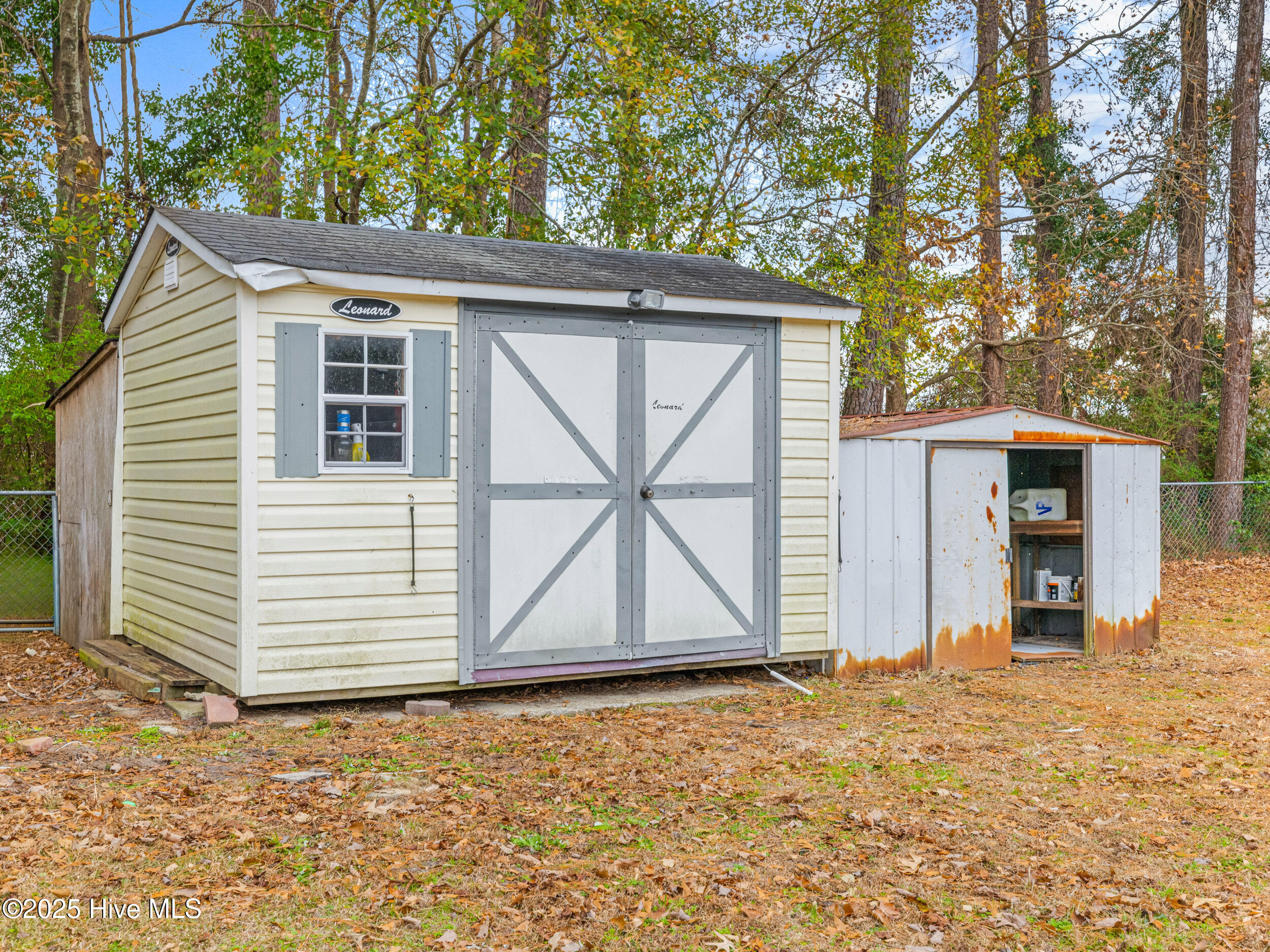 100546009 | Photo 46