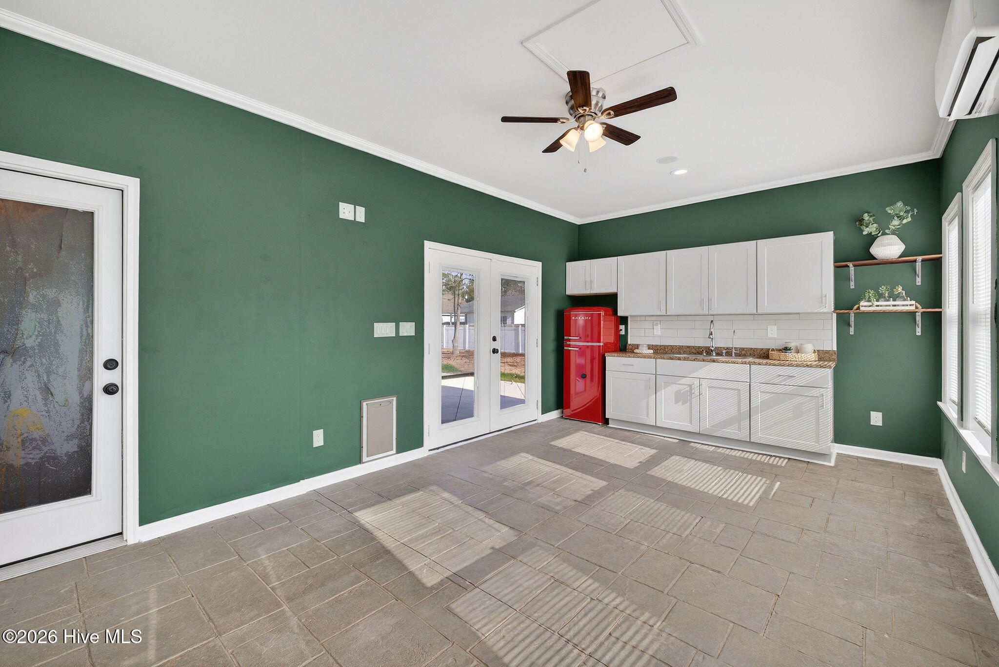 100548993 | Photo 20