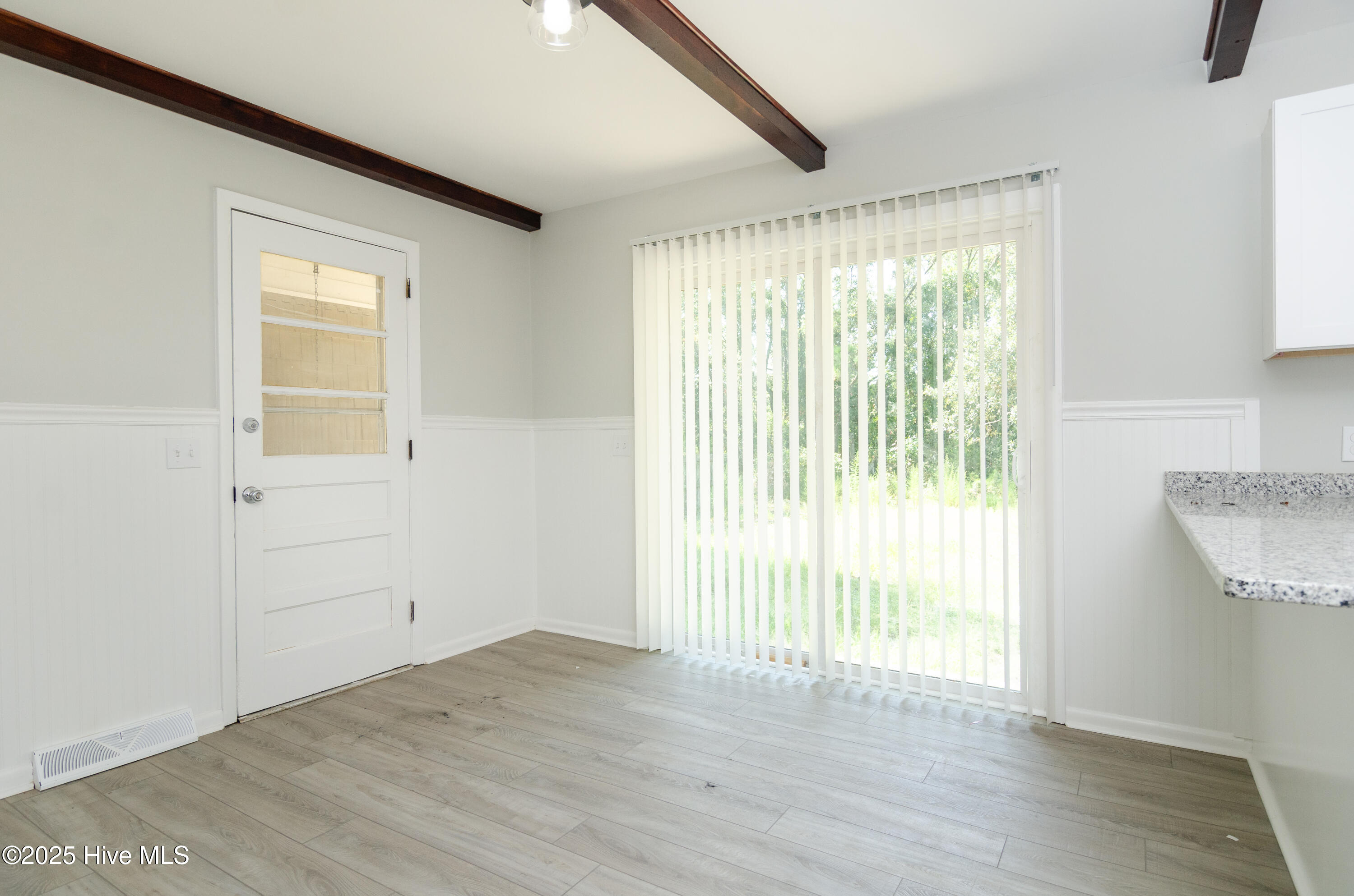 100537439 | Photo 11