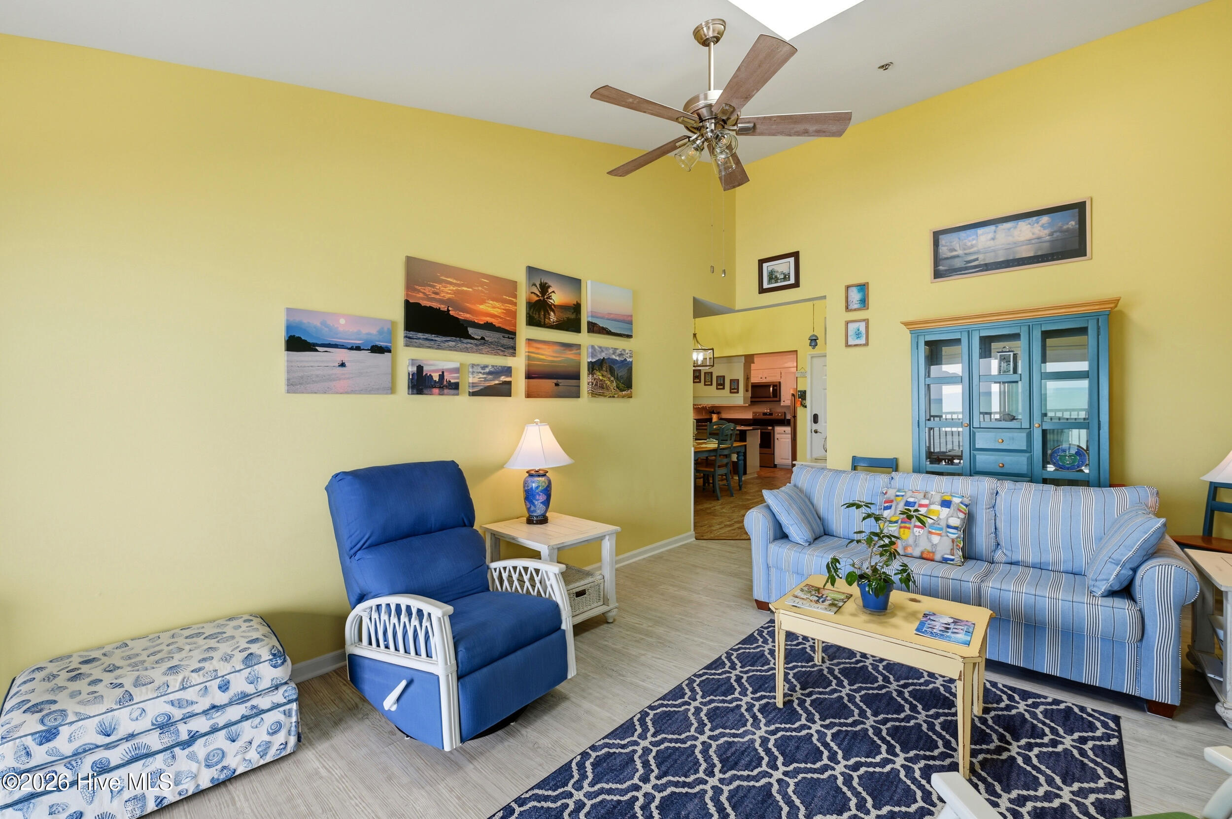 100563285 | Photo 29