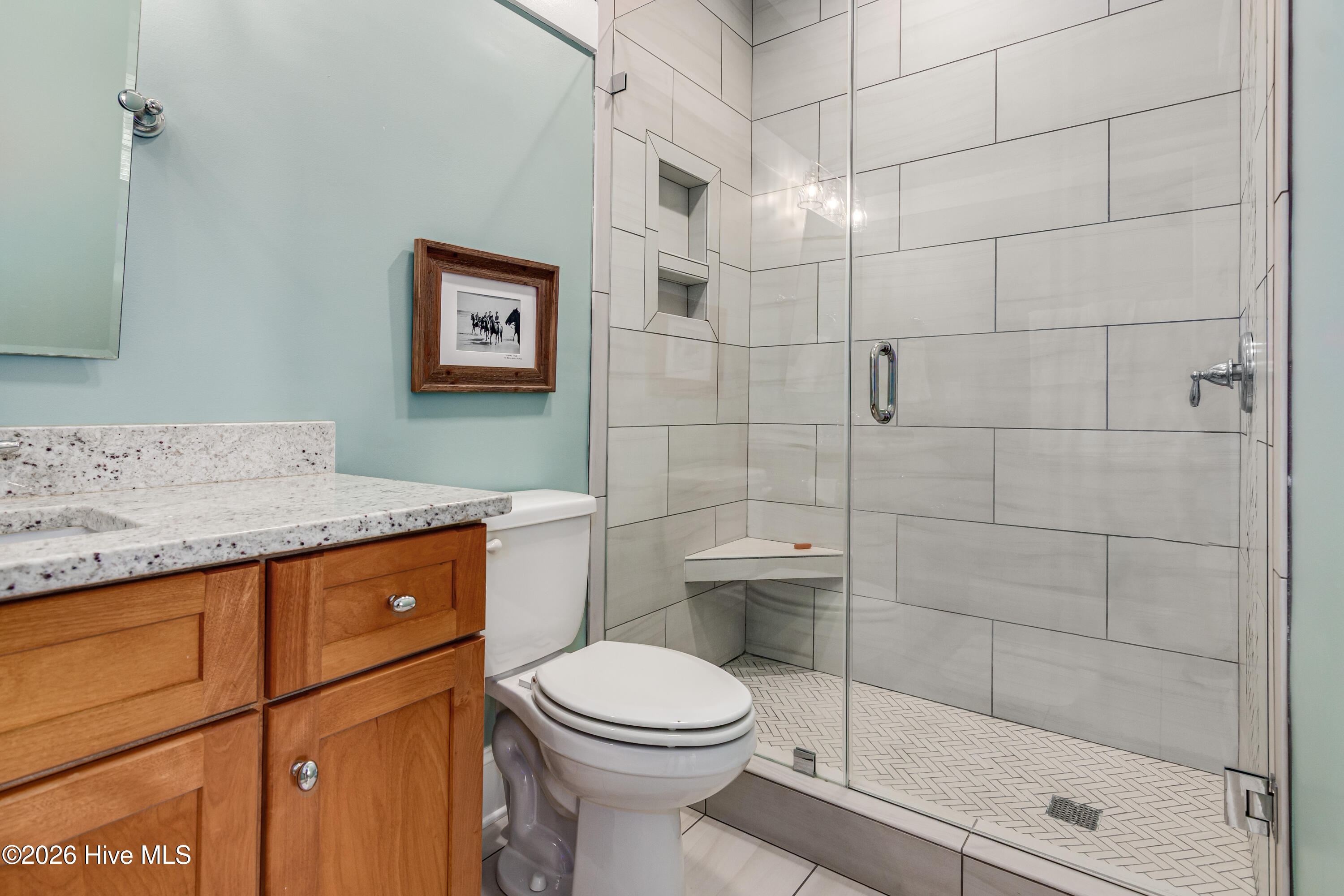 100565822 | Photo 36