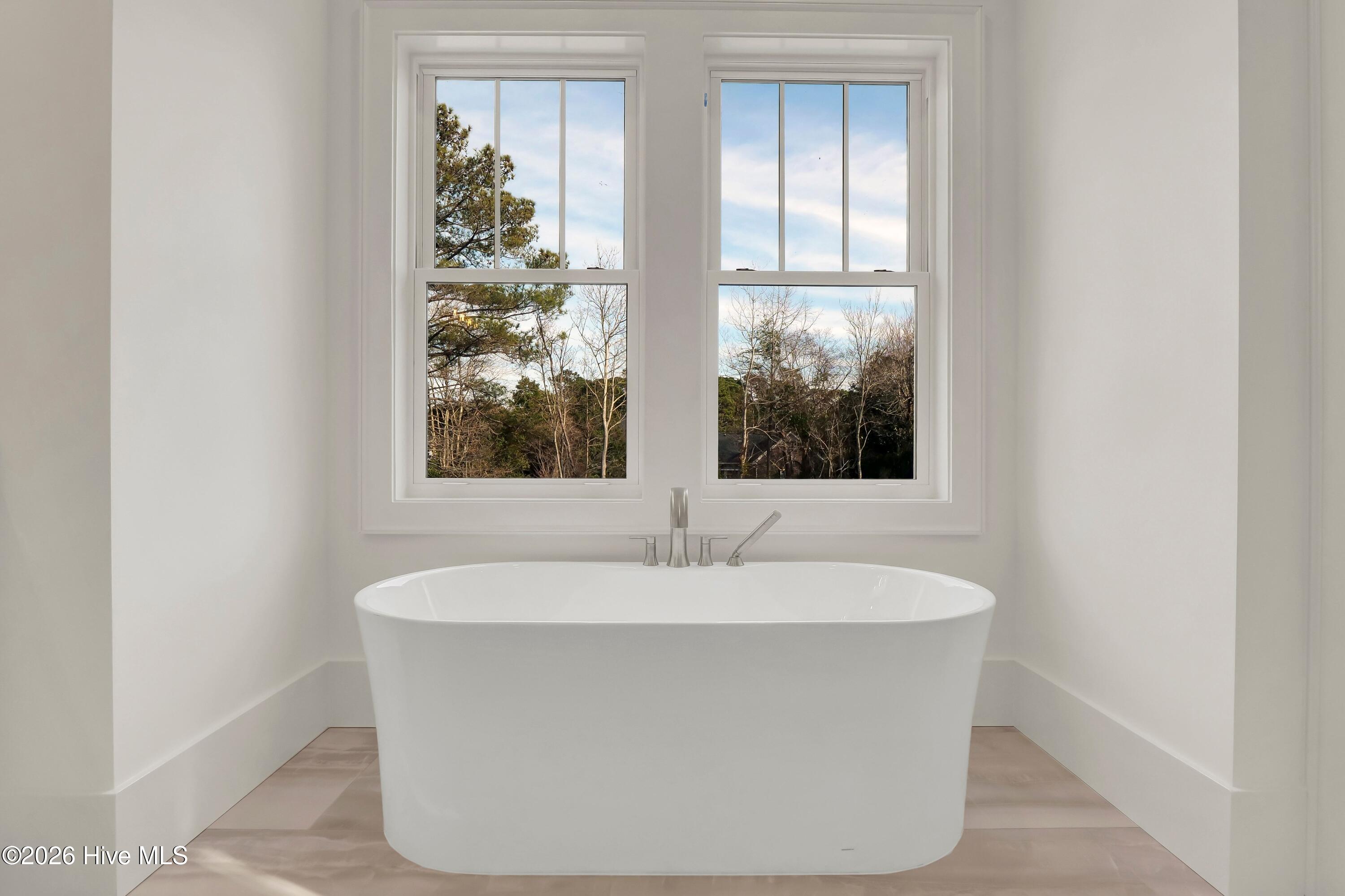 100553648 | Photo 24