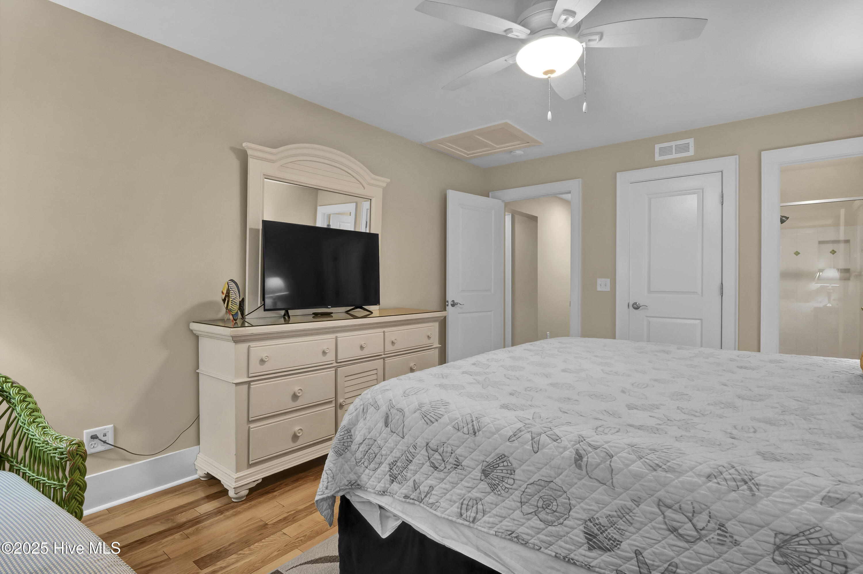 100525301 | Photo 32