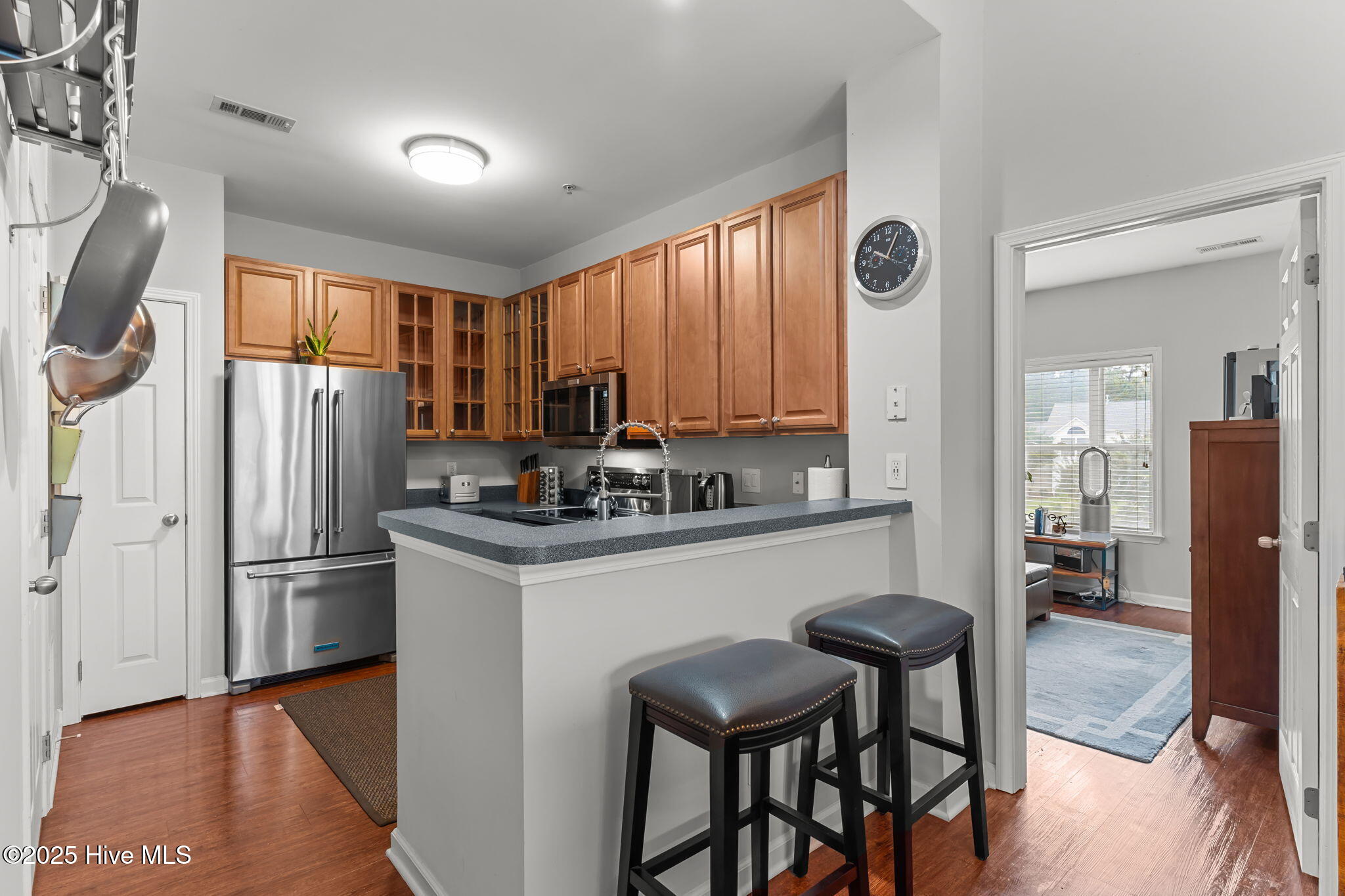 100532353 | Photo 11