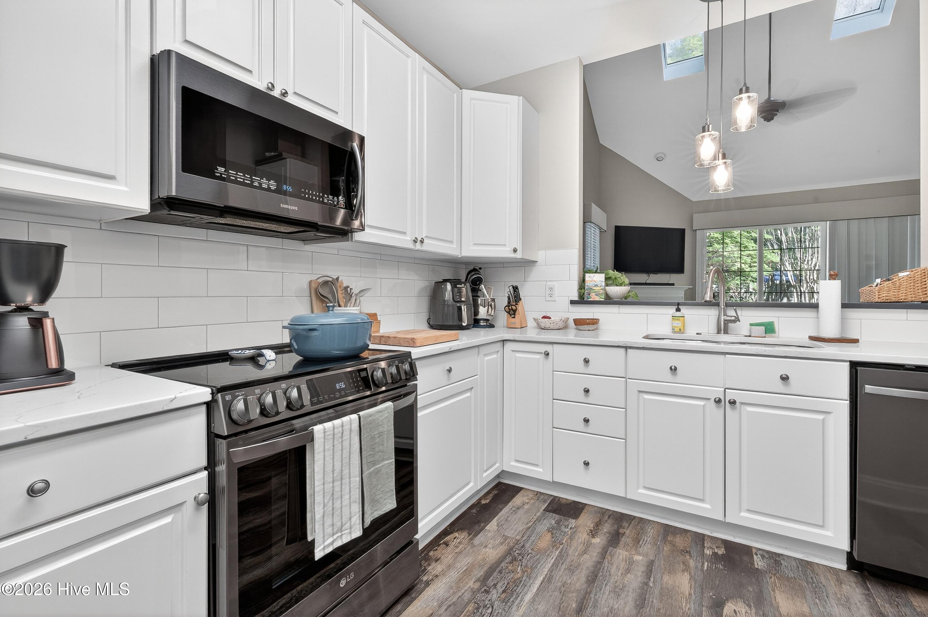 100566829 | Photo 12