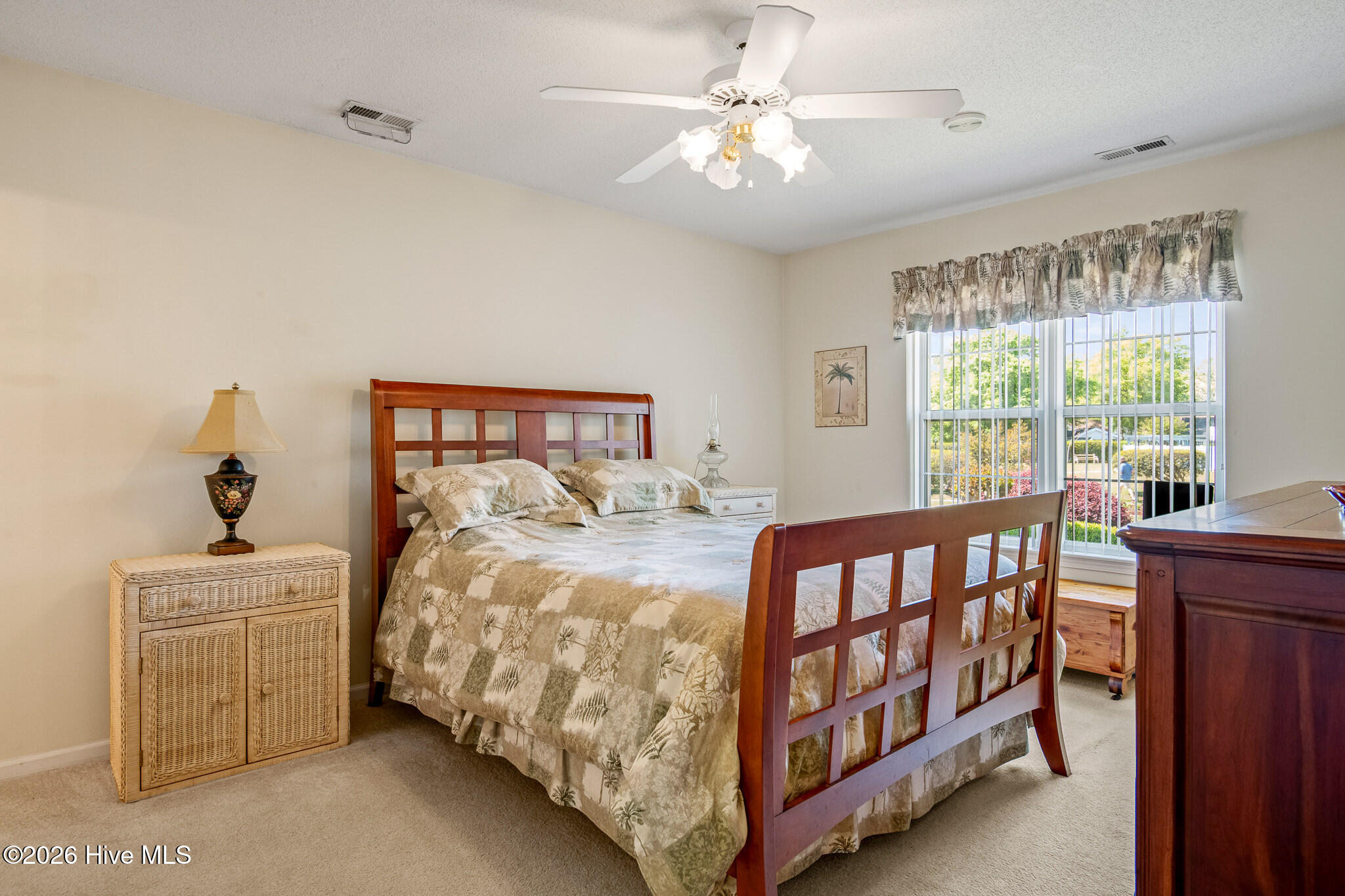 100566913 | Photo 26