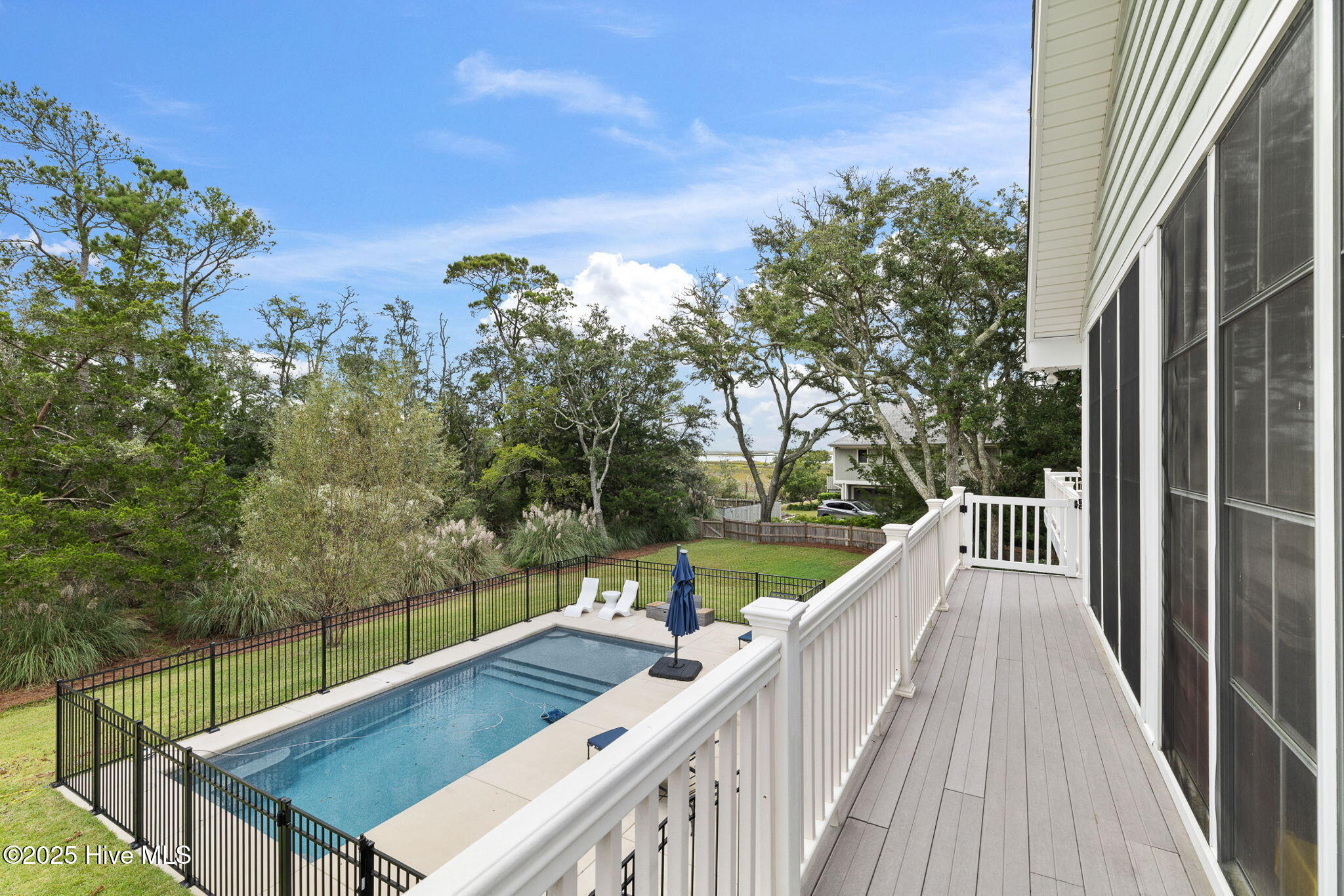 100548245 | Photo 55