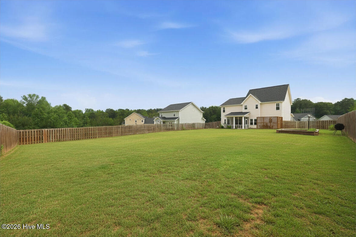 Huge Fenced back yard