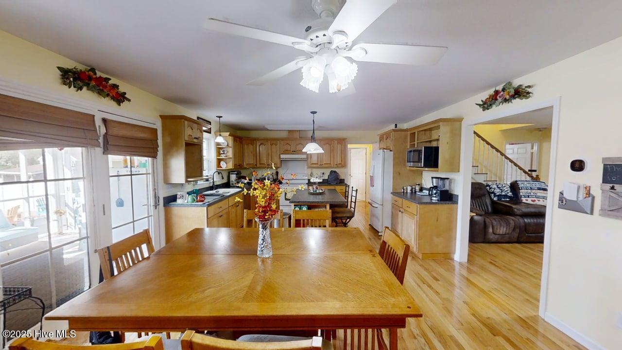 100560010 | Photo 19