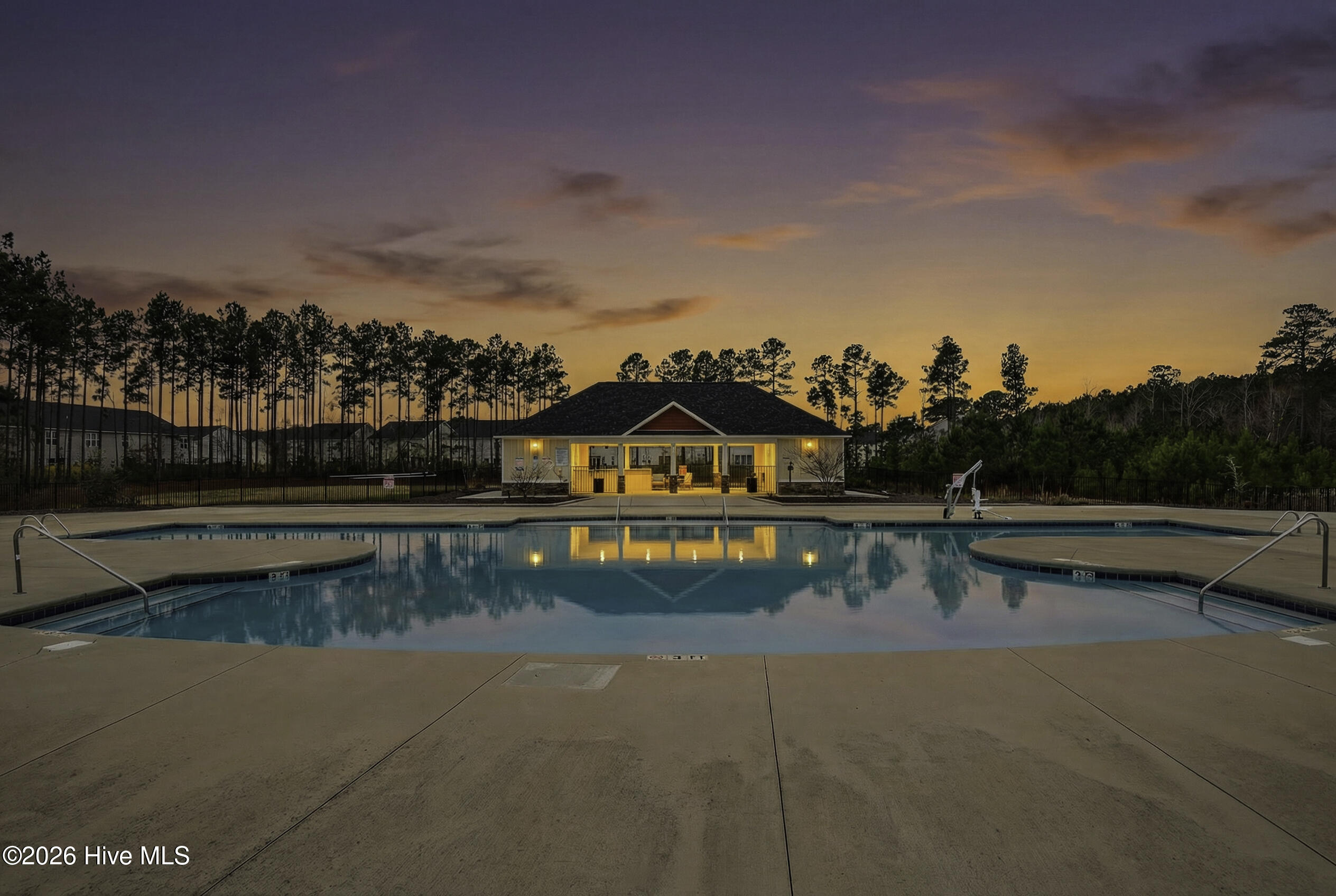 100558052 | Photo 62