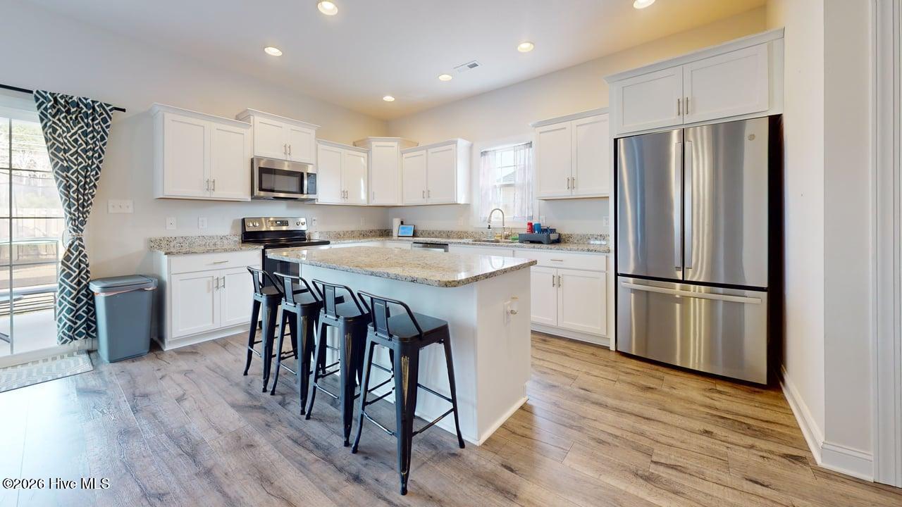 100559216 | Photo 30