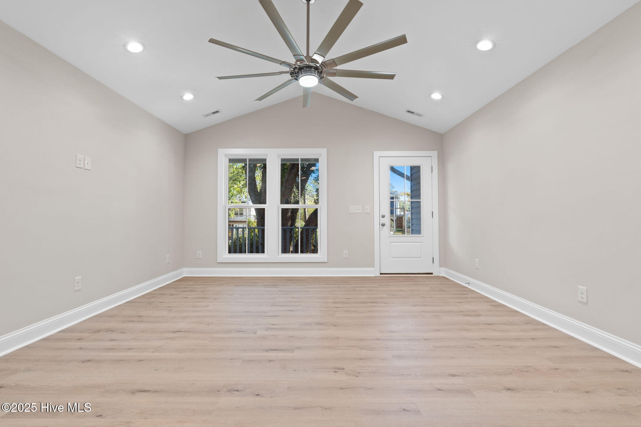 100540821 | Photo 20