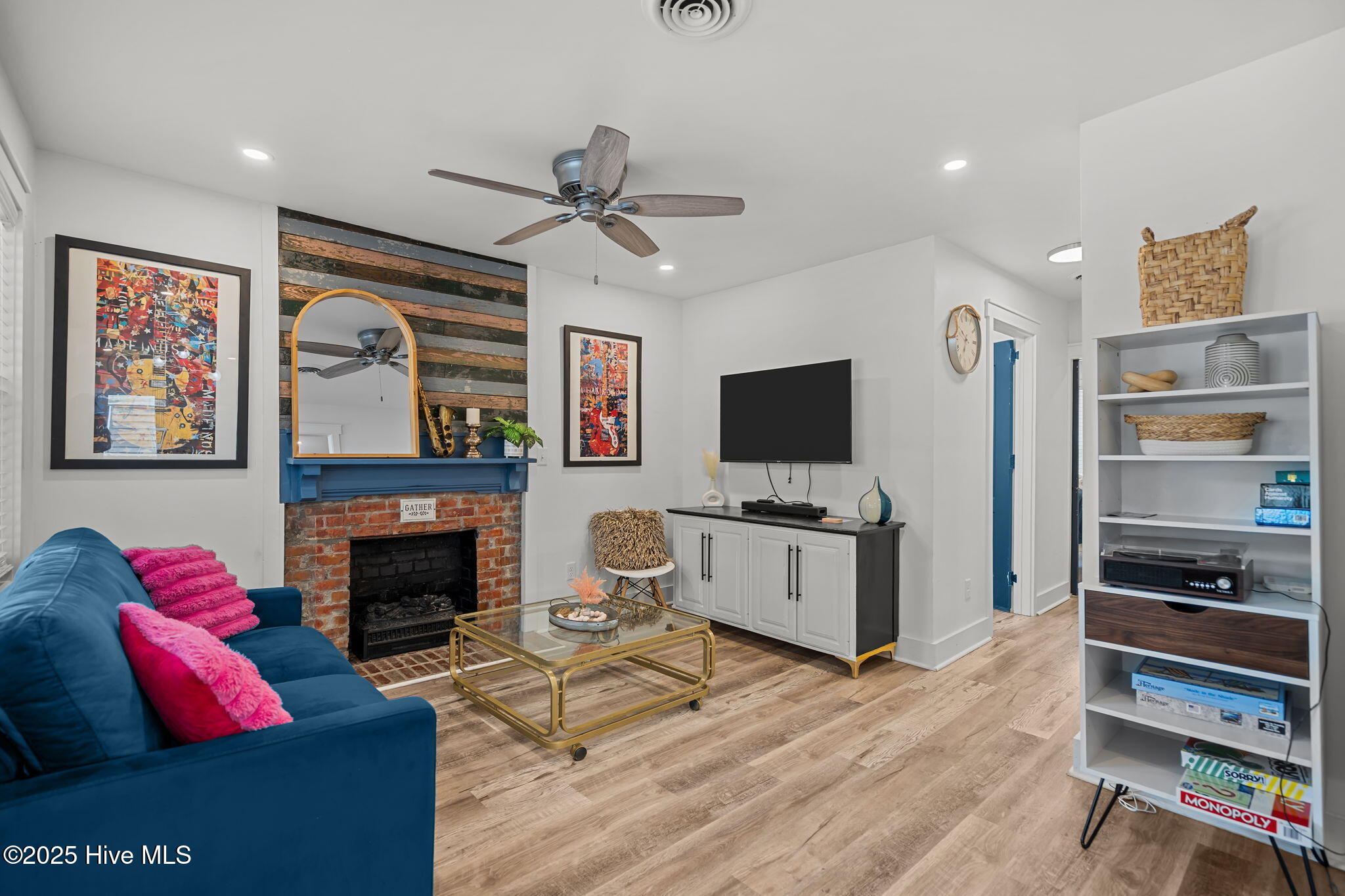 100525680 | Photo 10