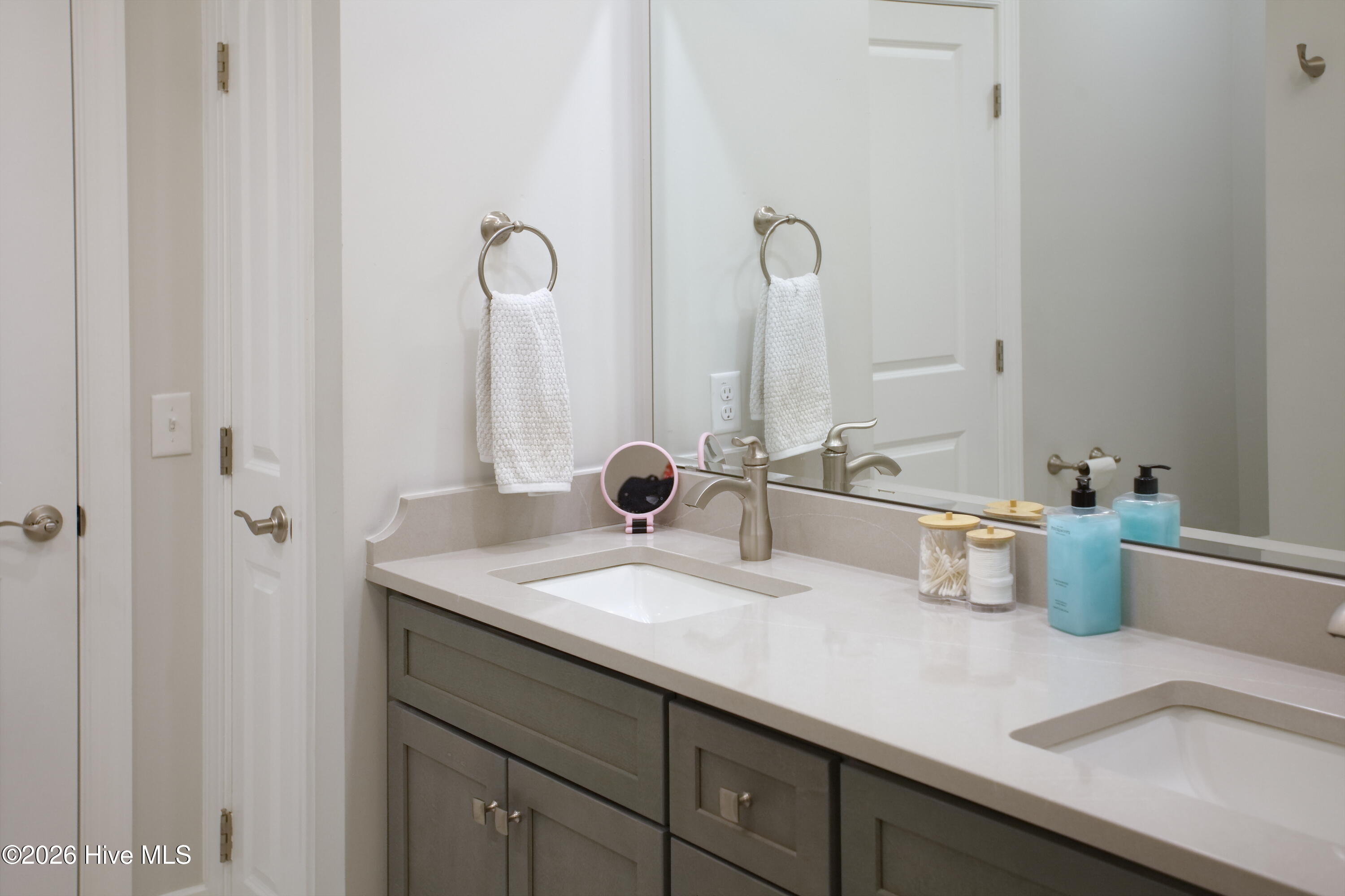 100548790 | Photo 27