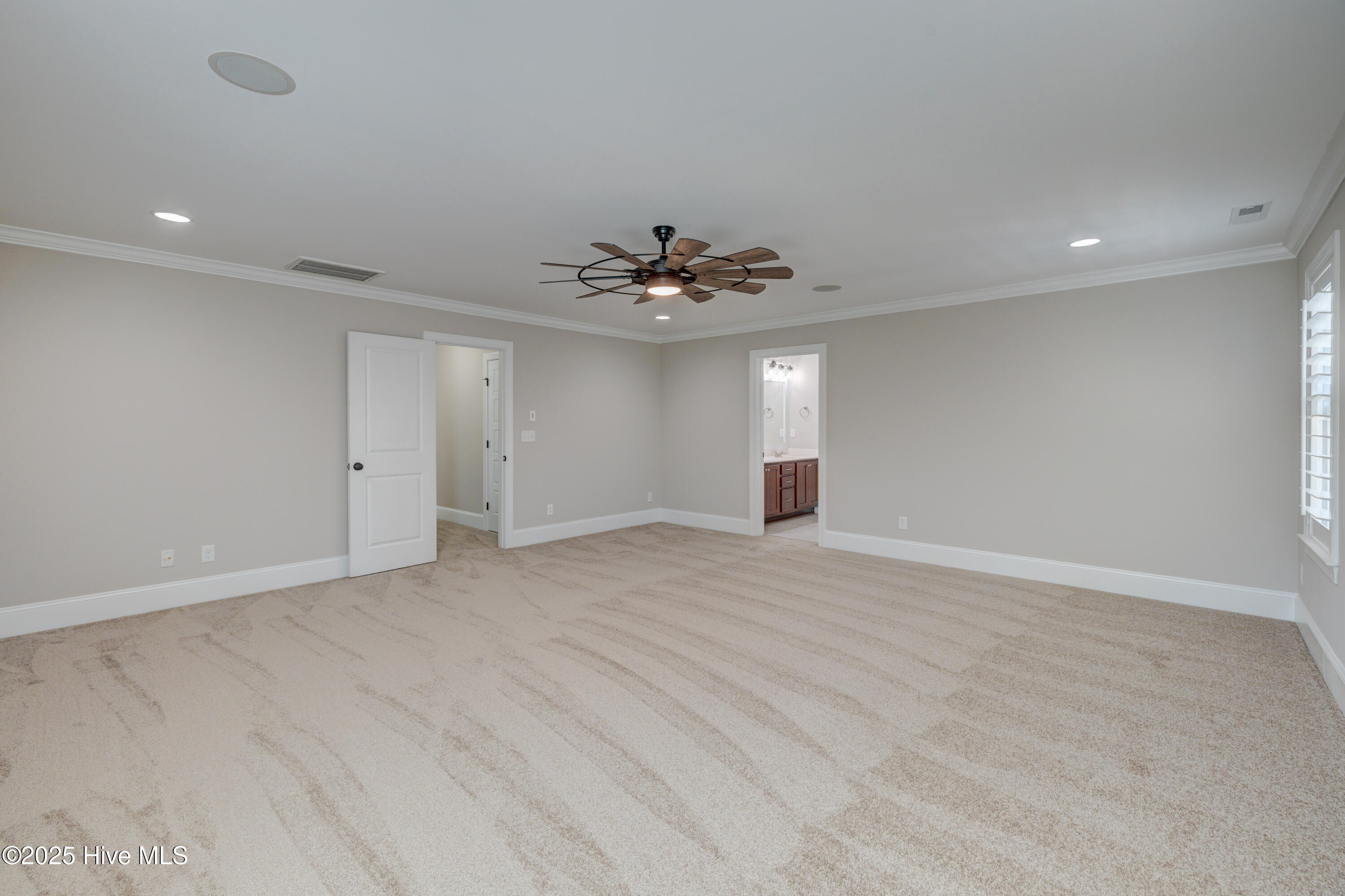 100496540 | Photo 44