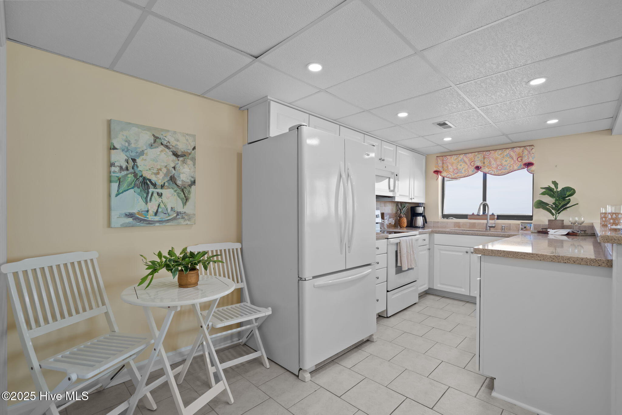 100530733 | Photo 14