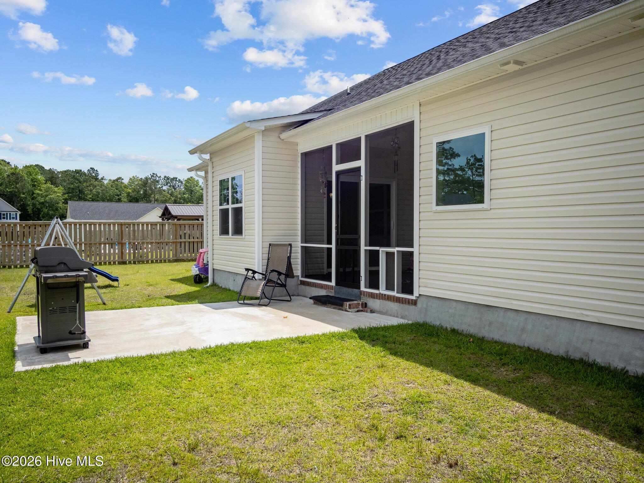 100561868 | Photo 10