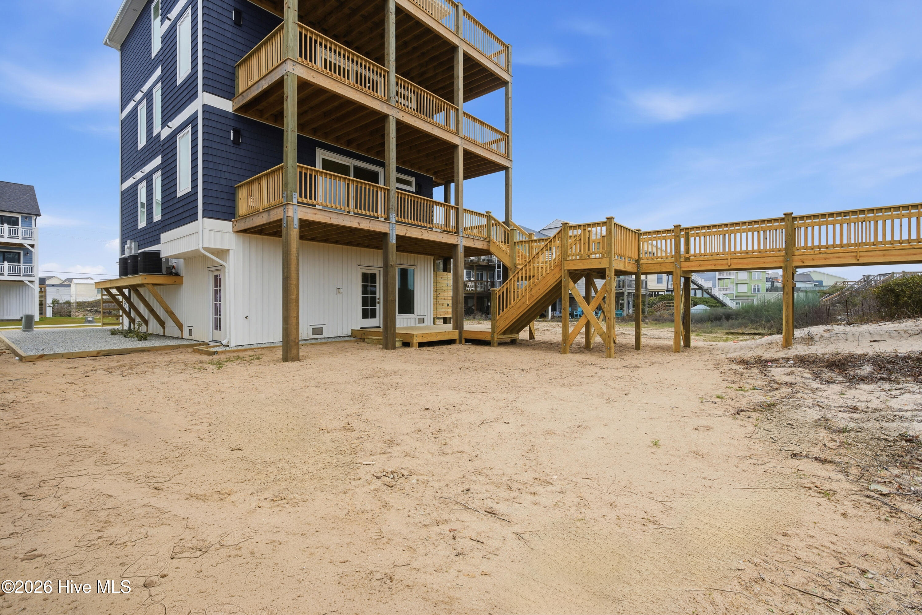 100508019 | Photo 53