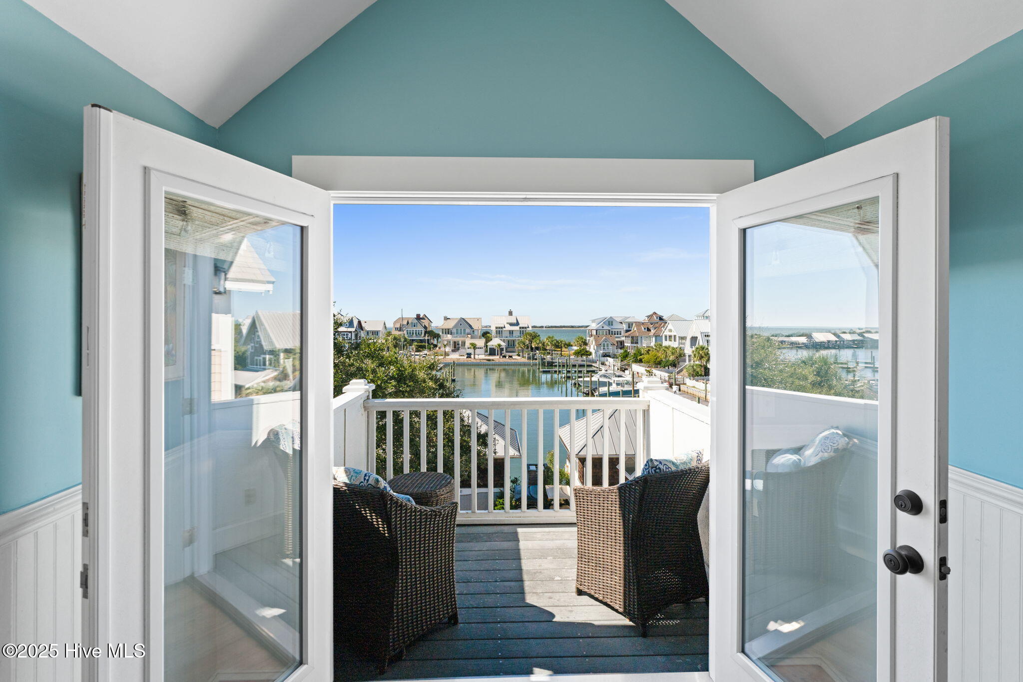 100548683 | Photo 27