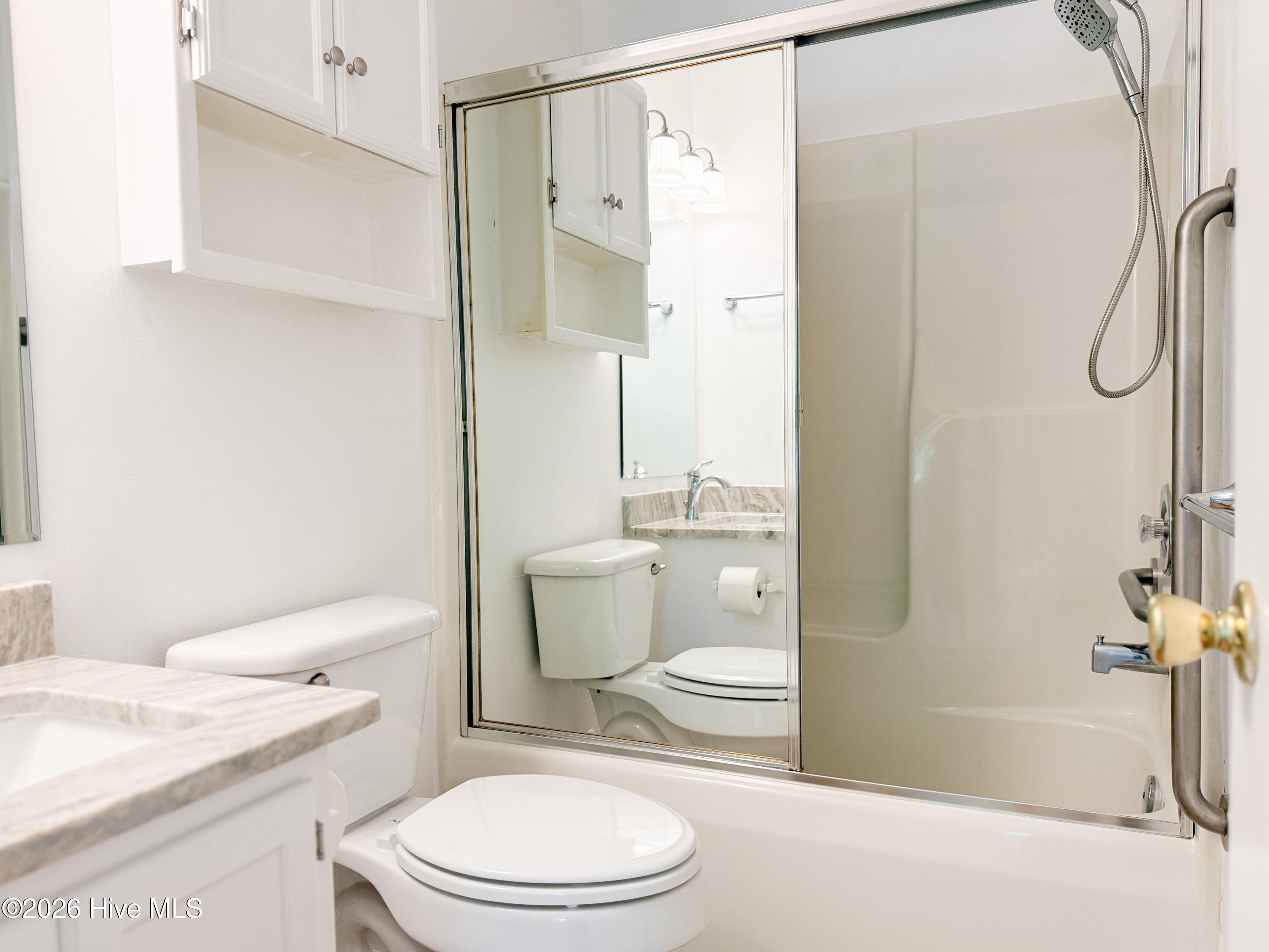 100568255 | Photo 36