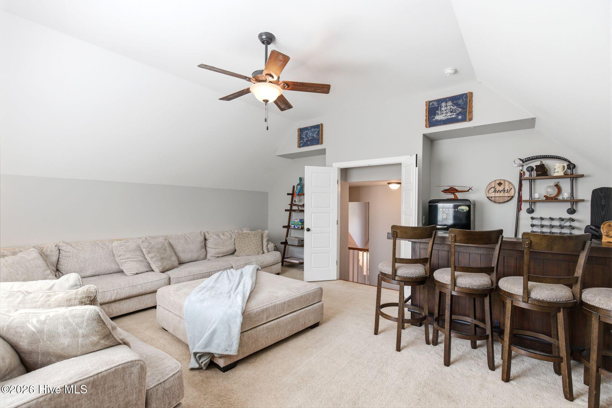 100563379 | Photo 37