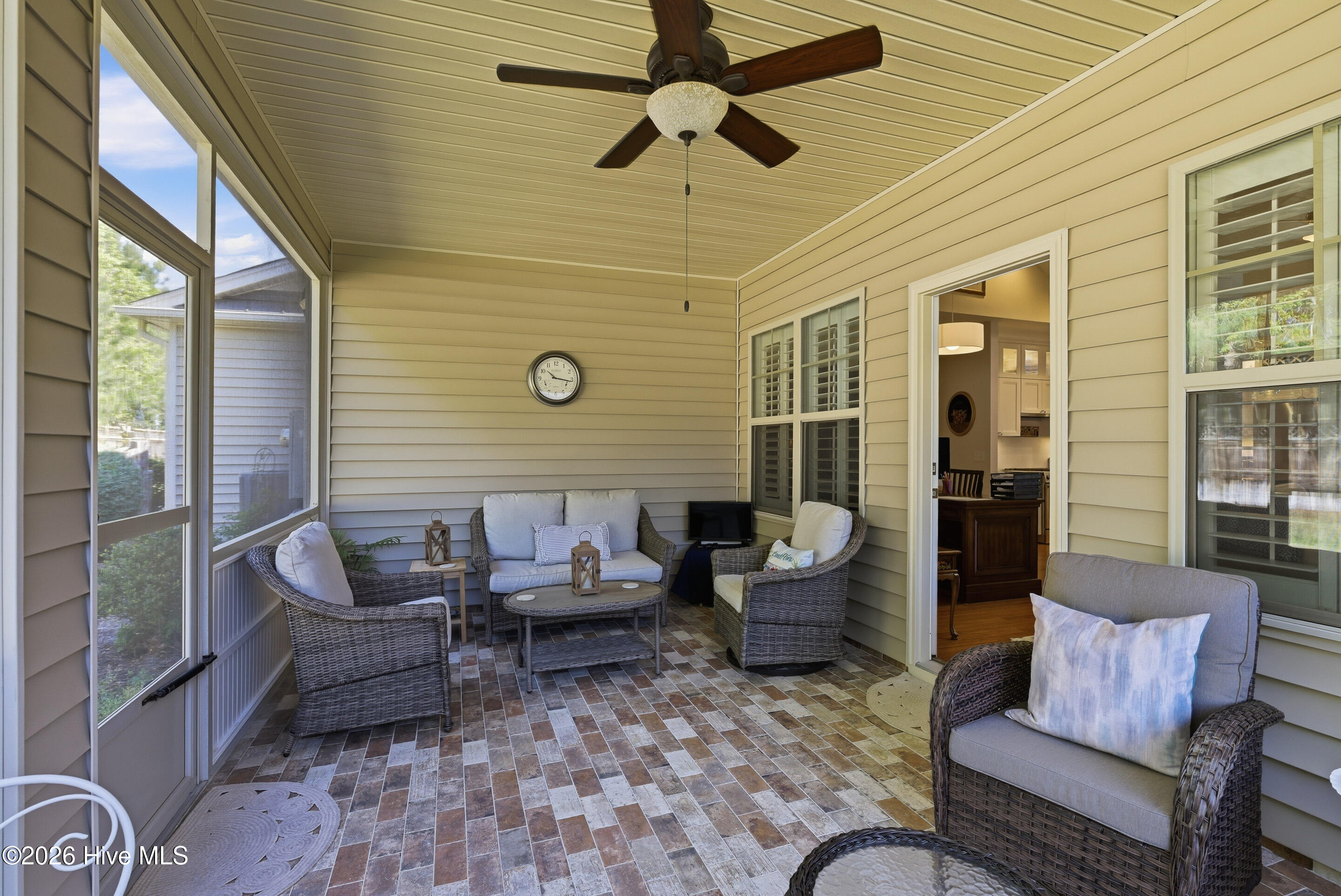 100566740 | Photo 19