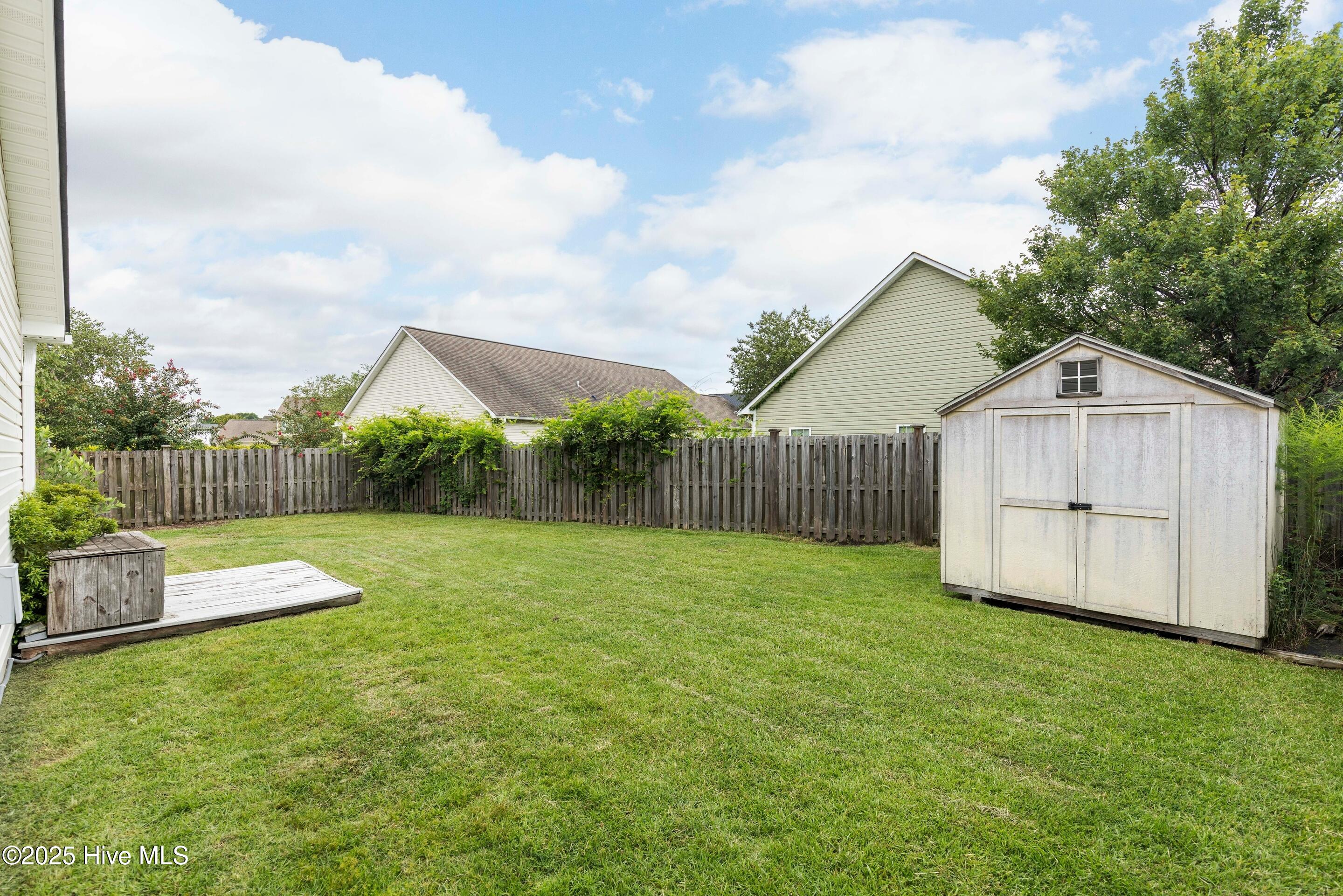 100527201 | Photo 42