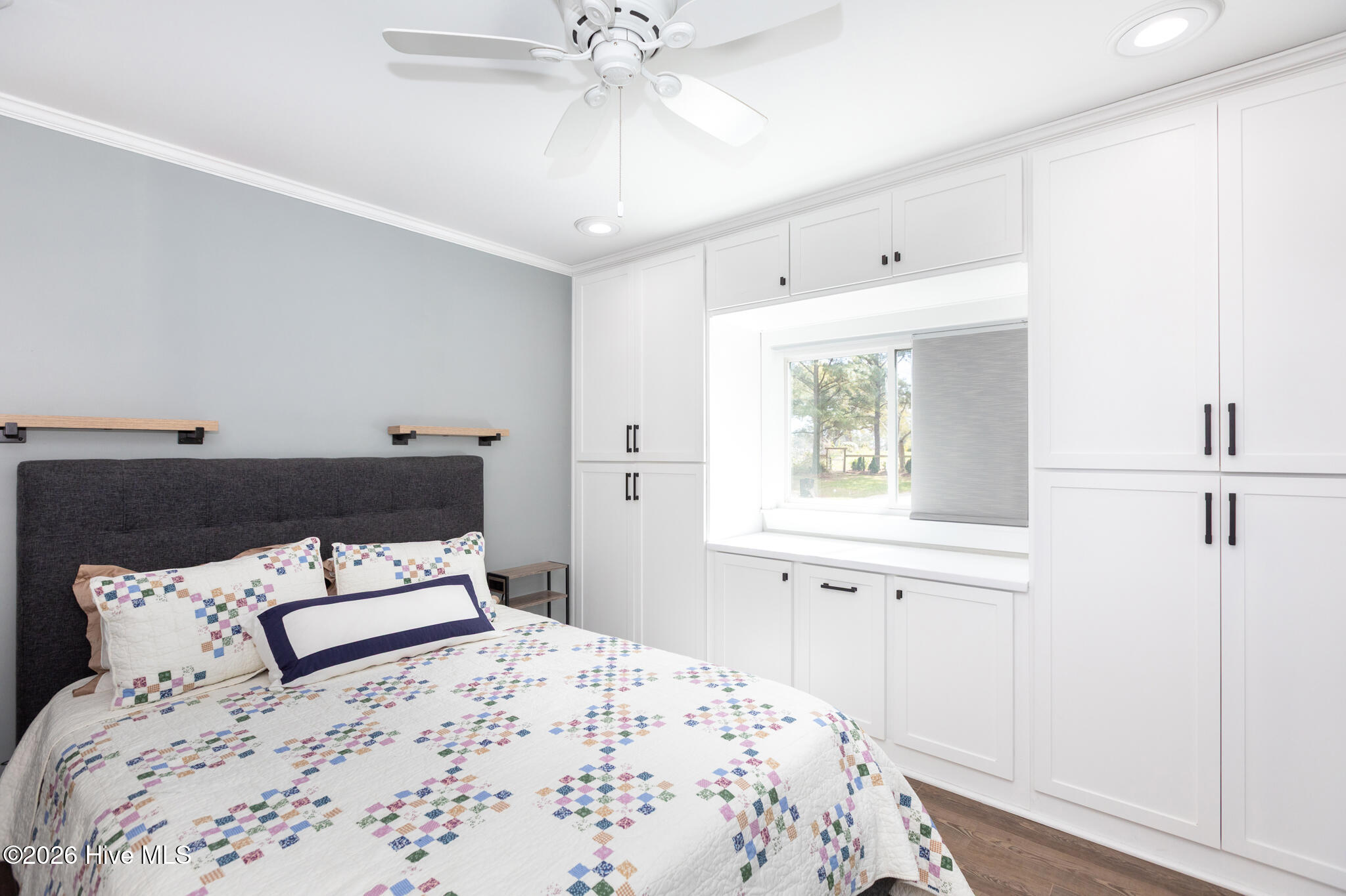 100565718 | Photo 20