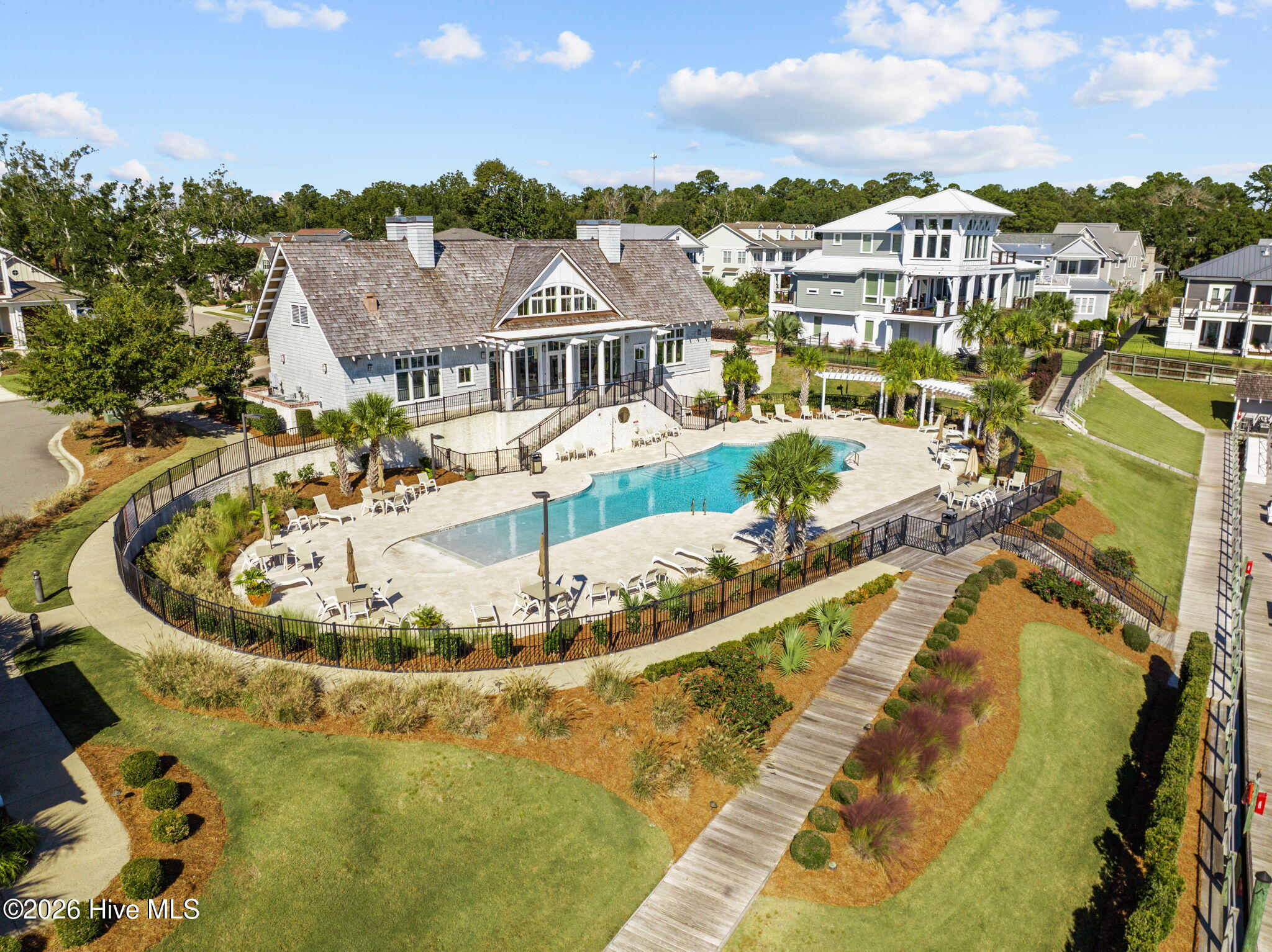 100561324 | Photo 43