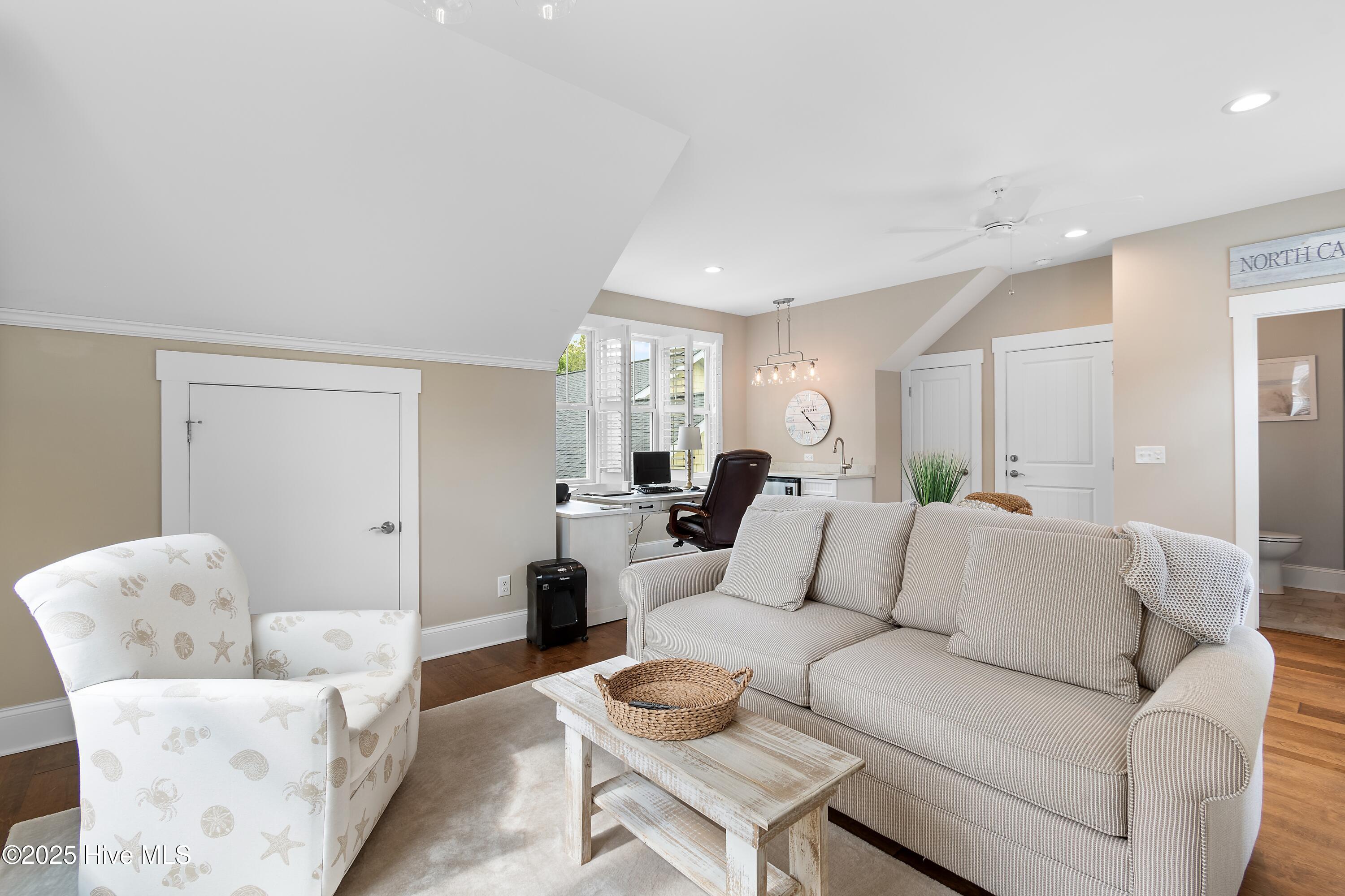 100521650 | Photo 34