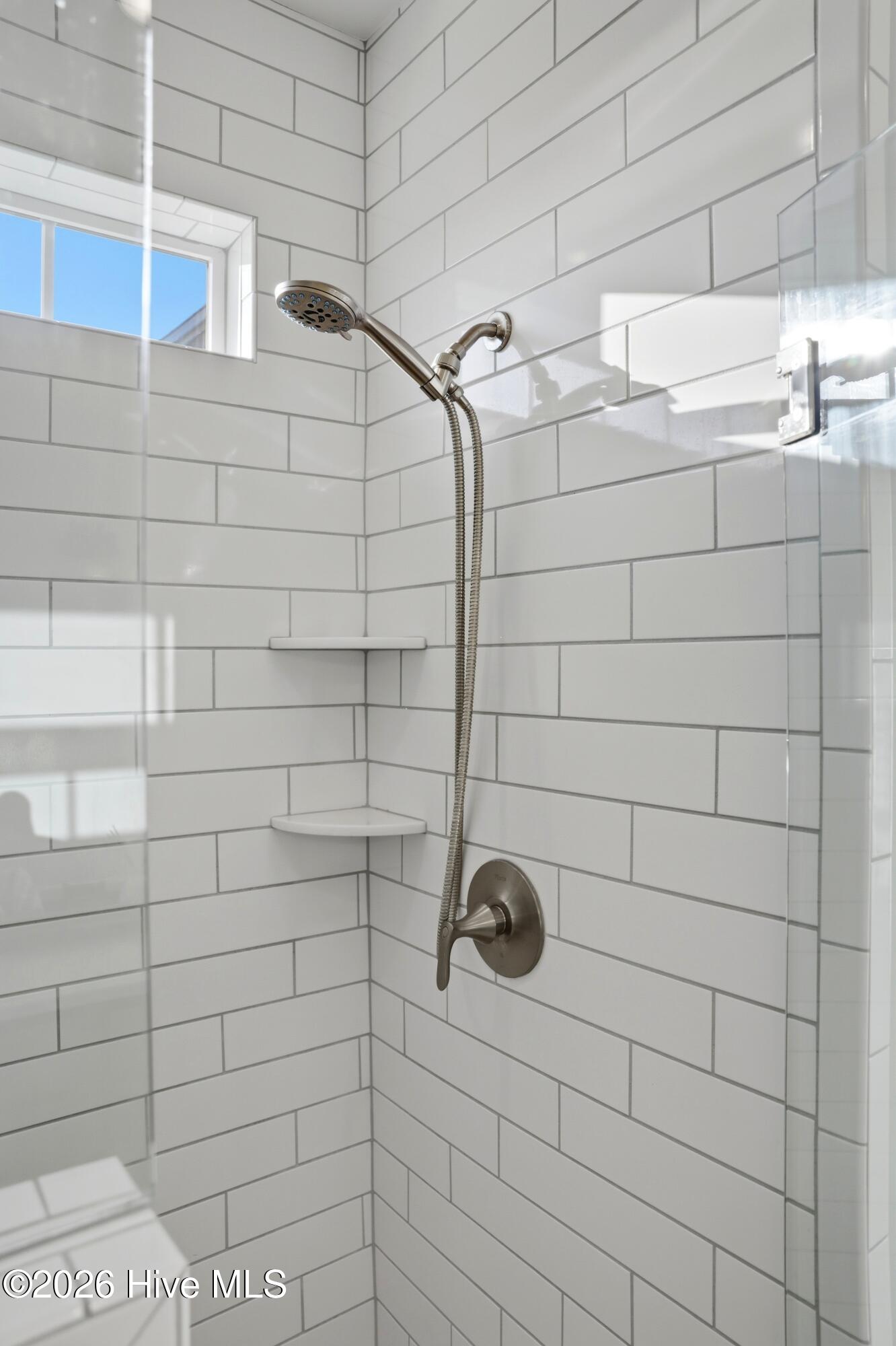 100562298 | Photo 36