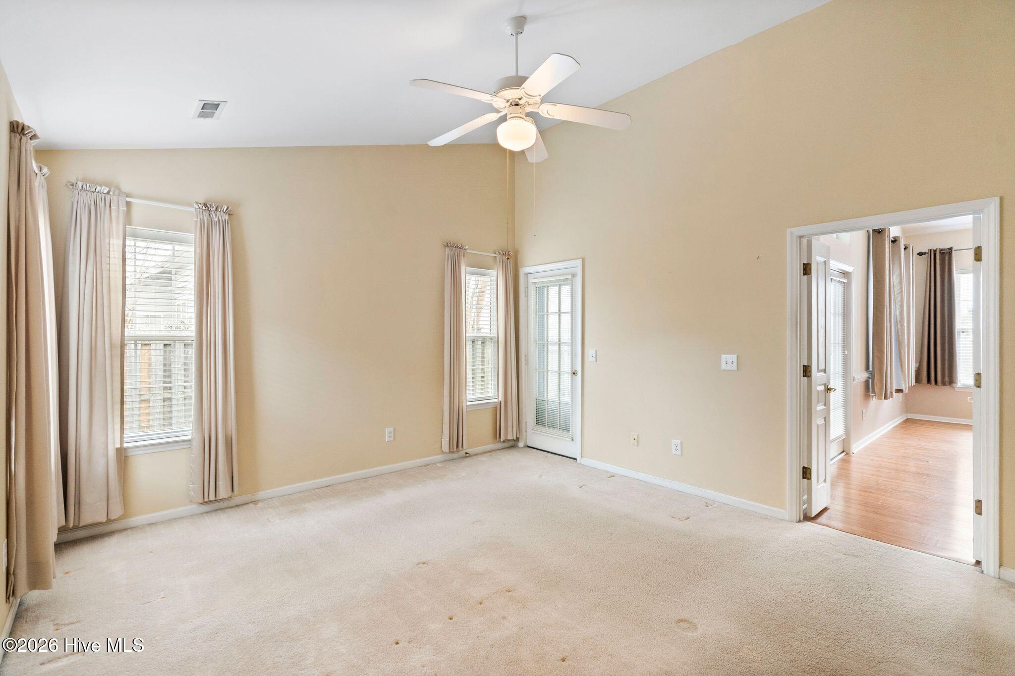 100558040 | Photo 27