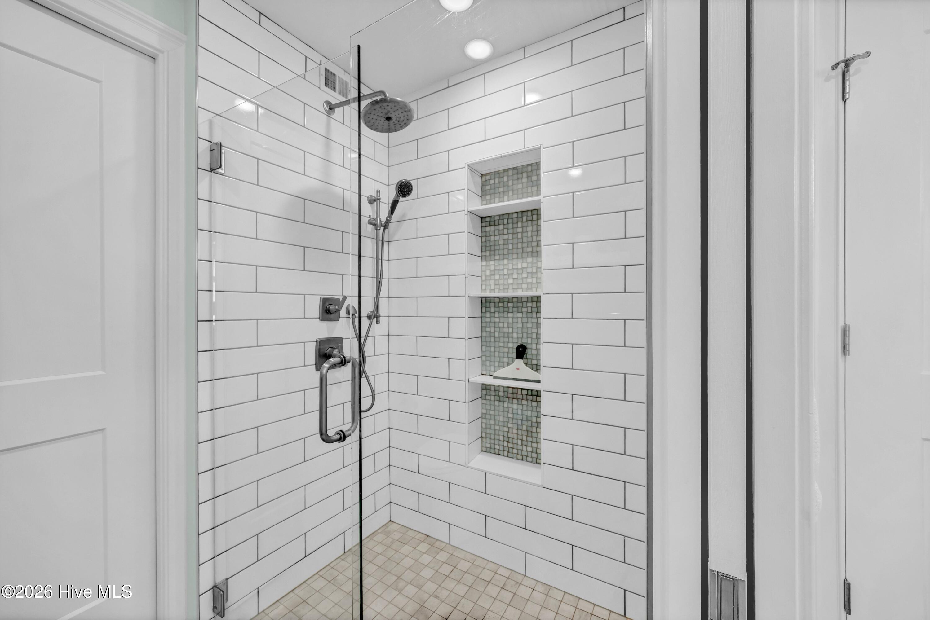 100551474 | Photo 11