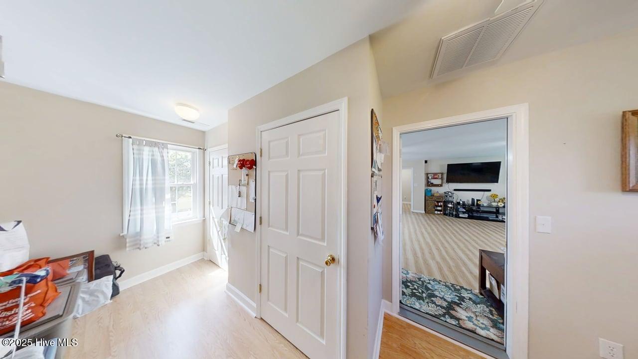 100560010 | Photo 42