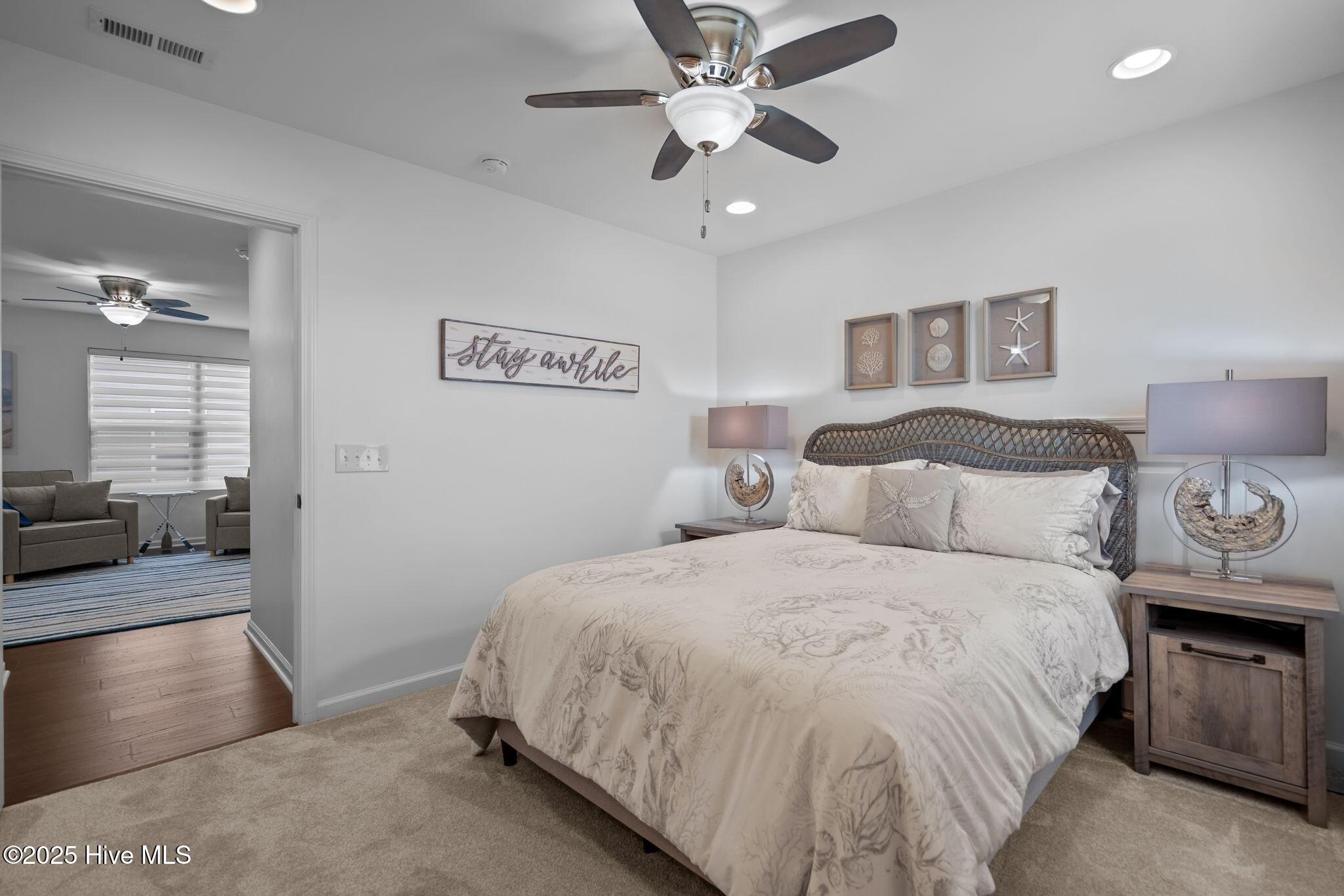 100528063 | Photo 27