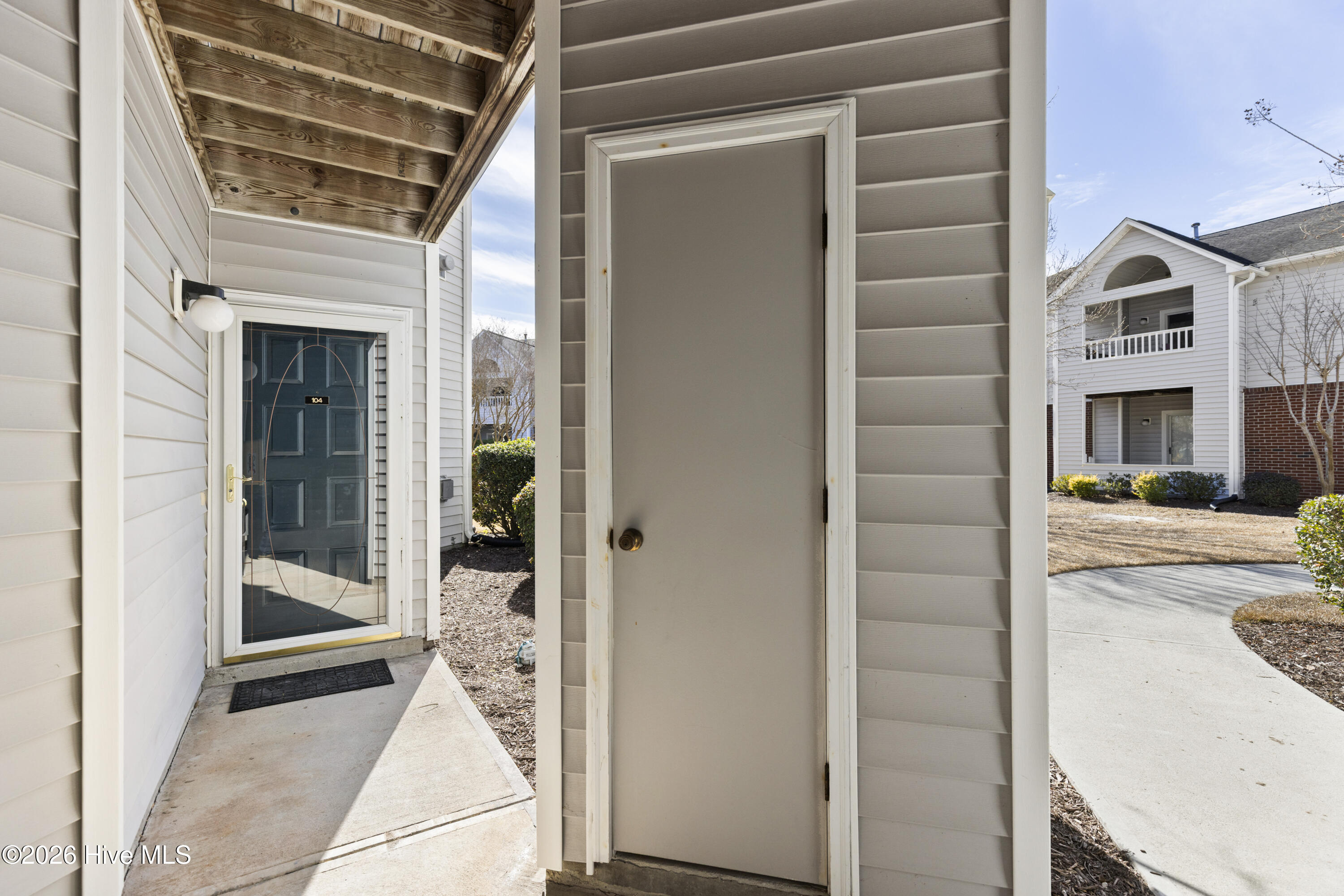 100548408 | Photo 30