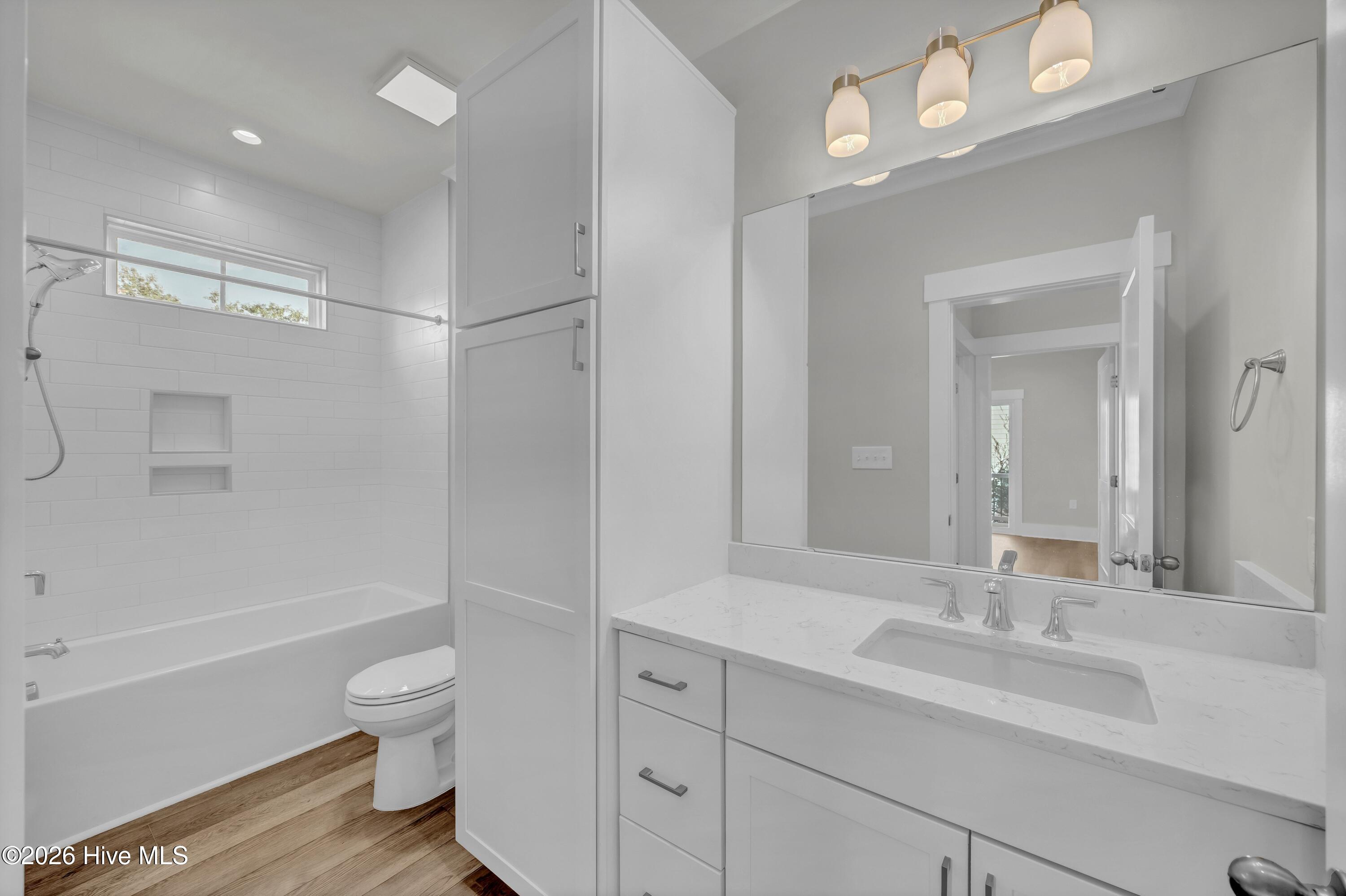 100547771 | Photo 25