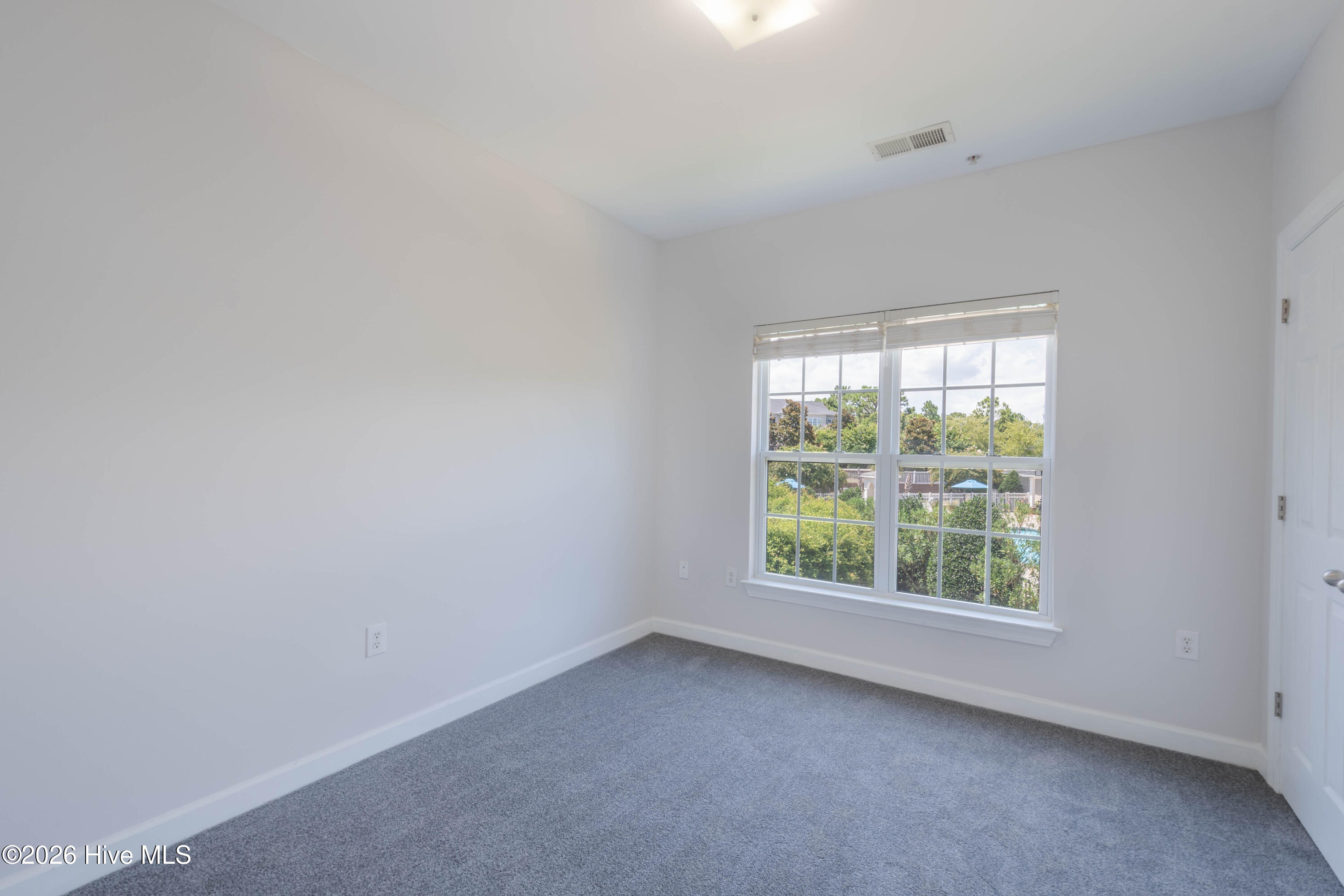 100566741 | Photo 36