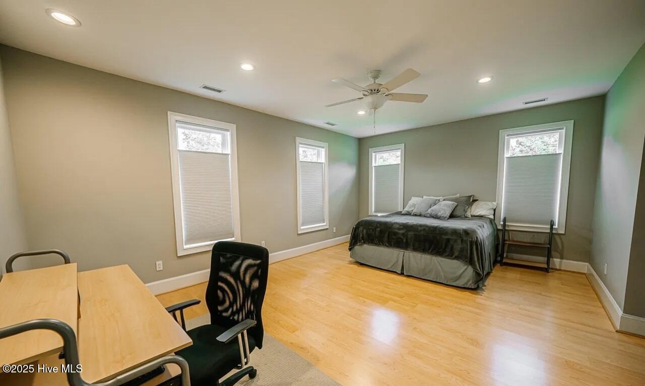 100547219 | Photo 35