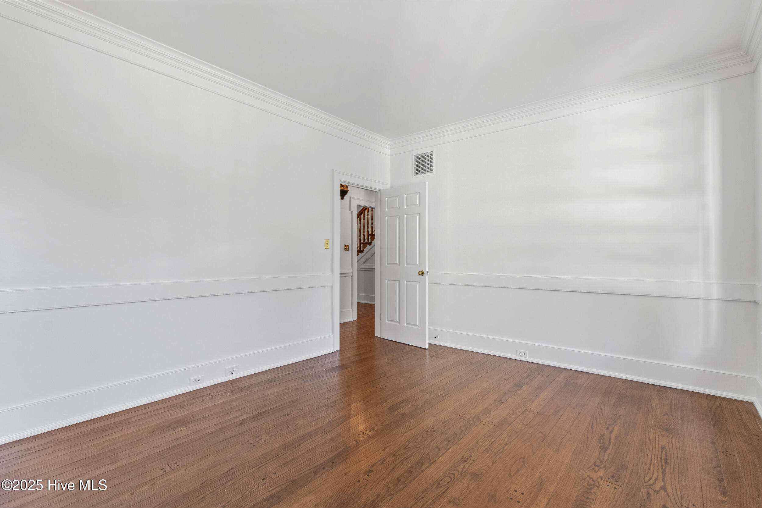 100537664 | Photo 30