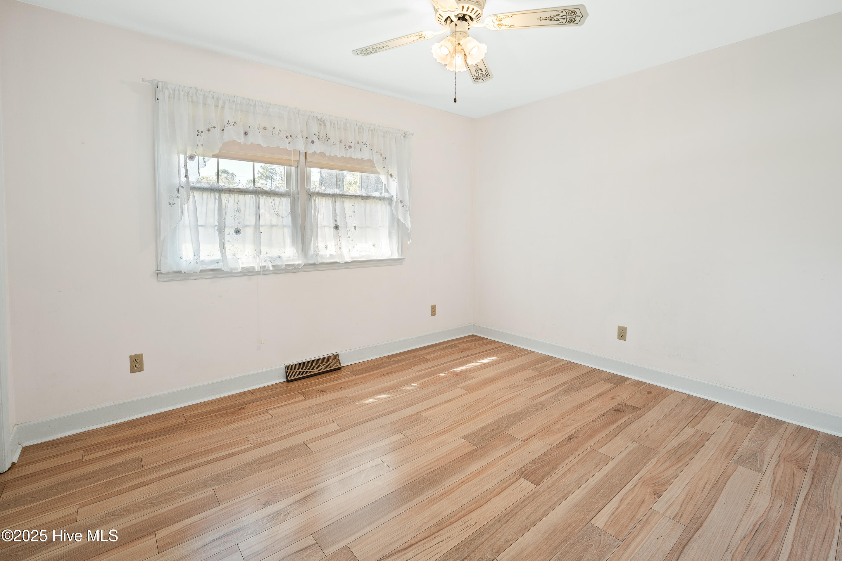 100536869 | Photo 19