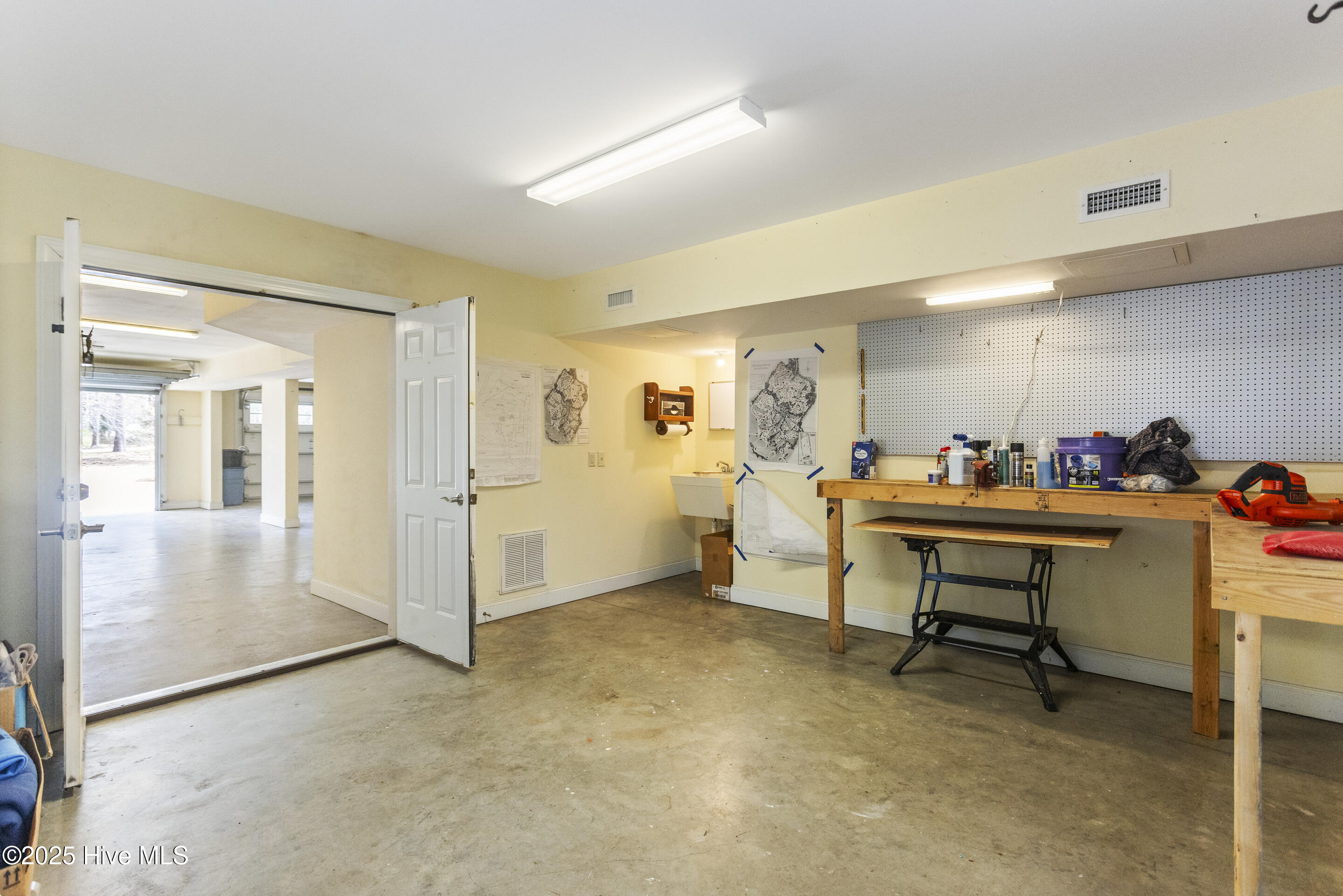 100493610 | Photo 83