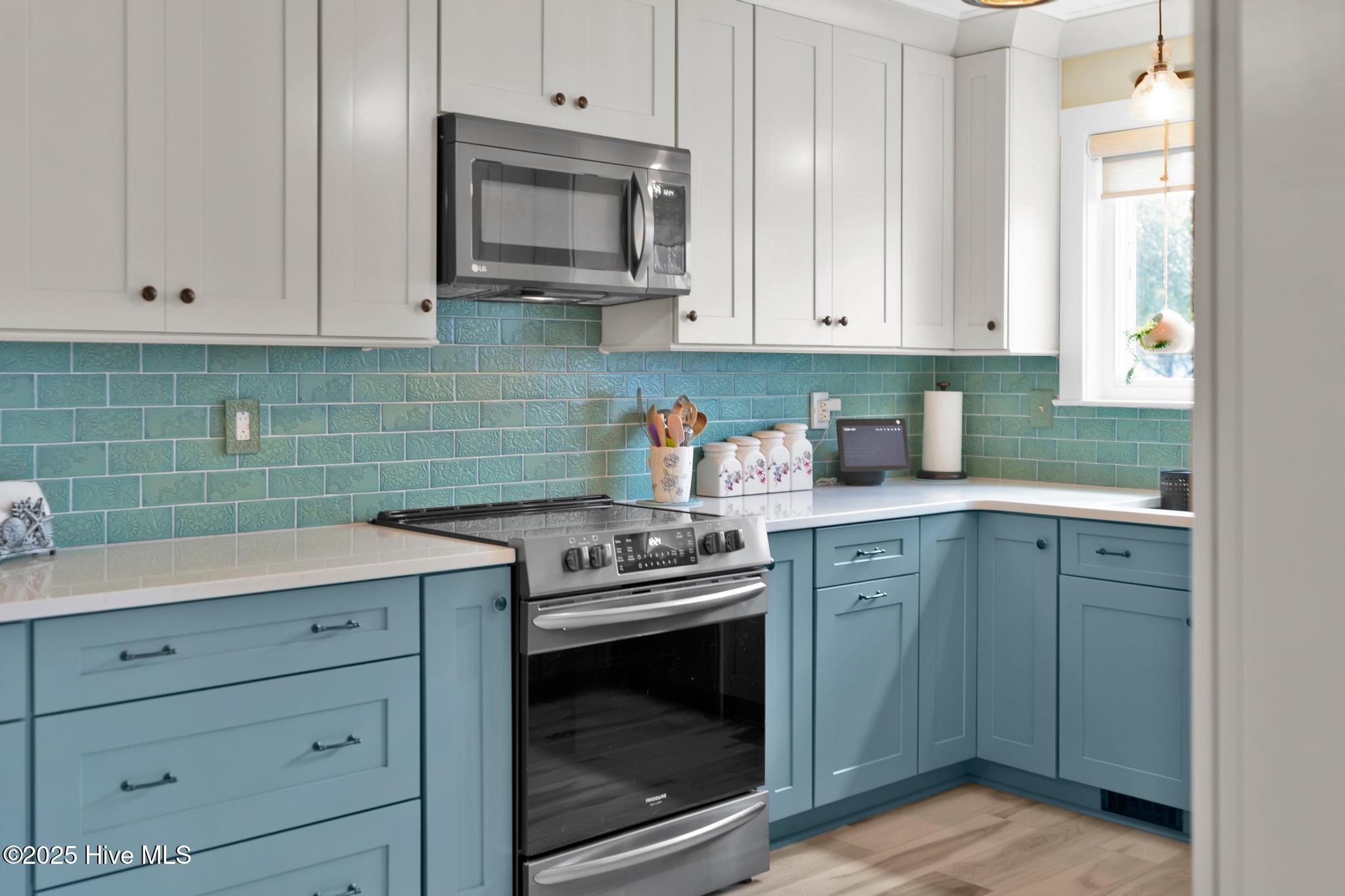 100540087 | Photo 16