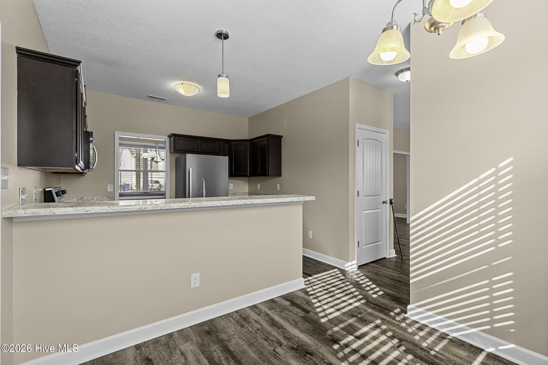 100548143 | Photo 12