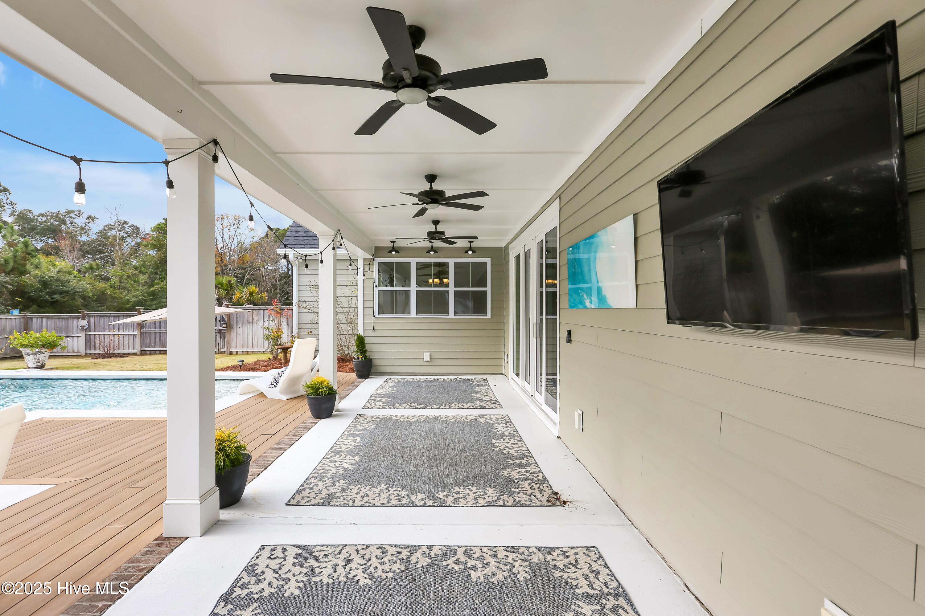 100544245 | Photo 47