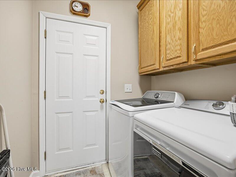 100548823 | Photo 38