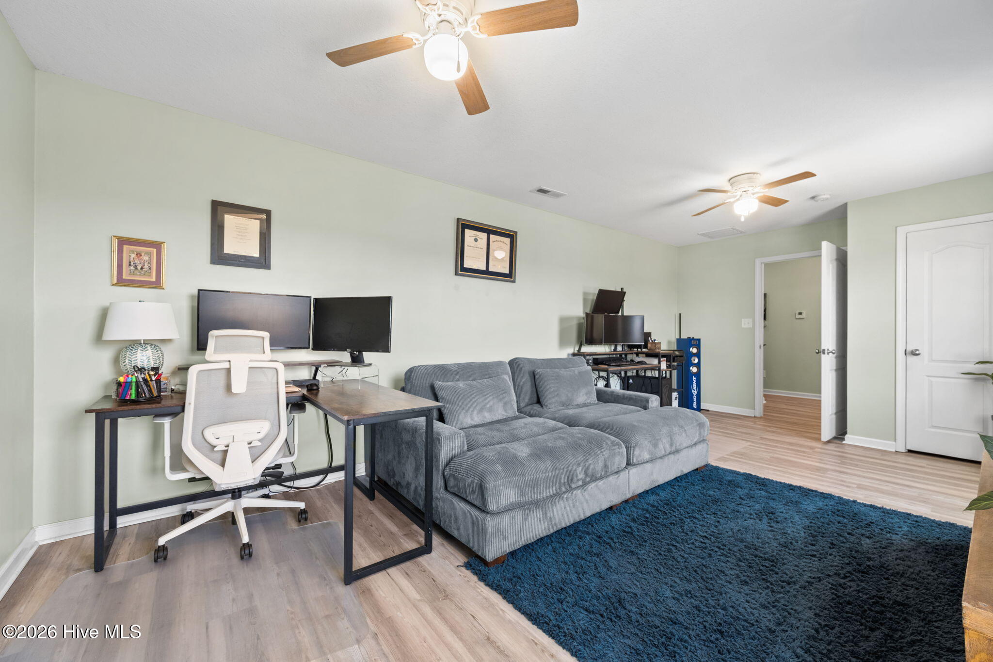 100557328 | Photo 19