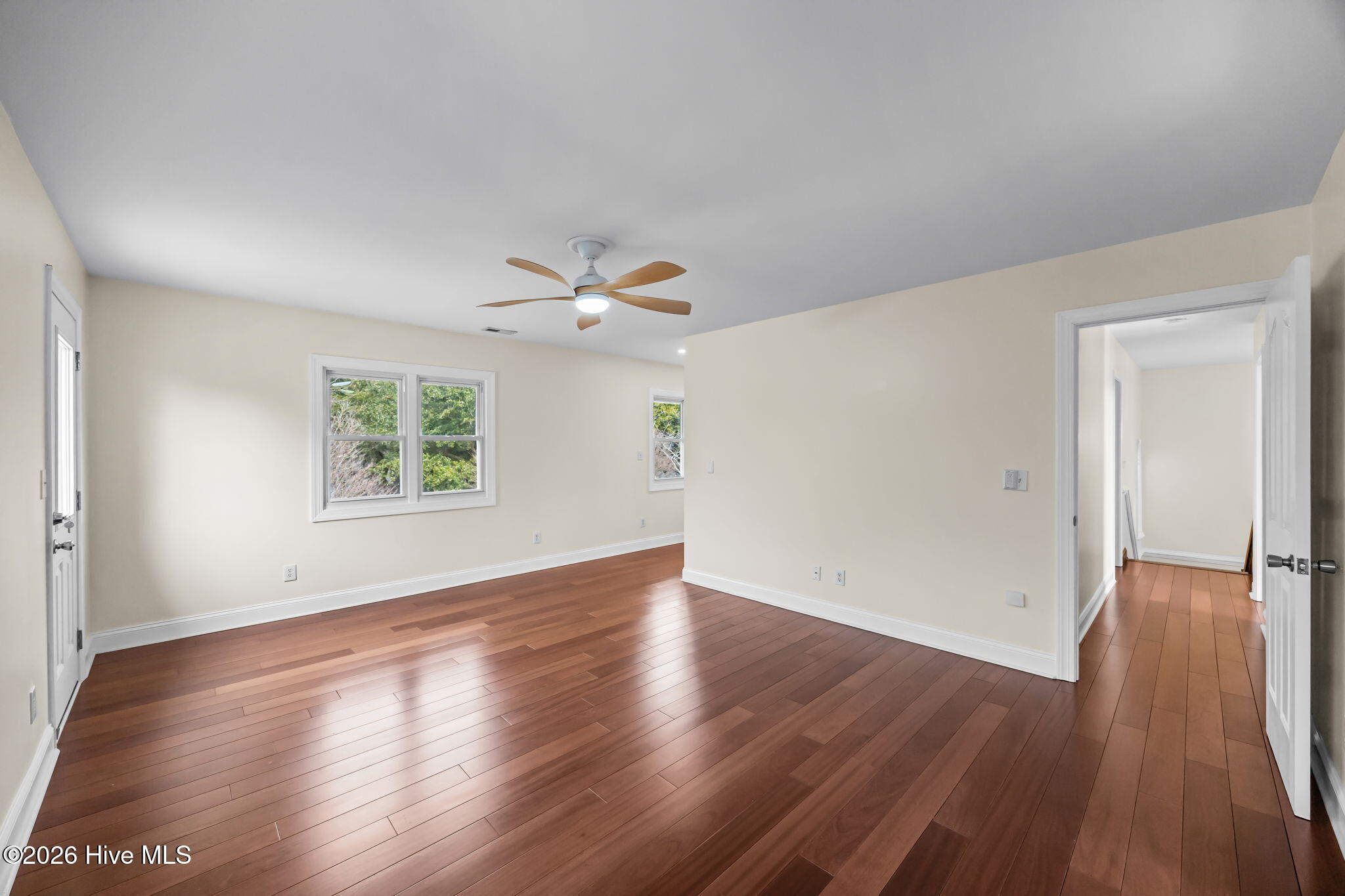 100557561 | Photo 24