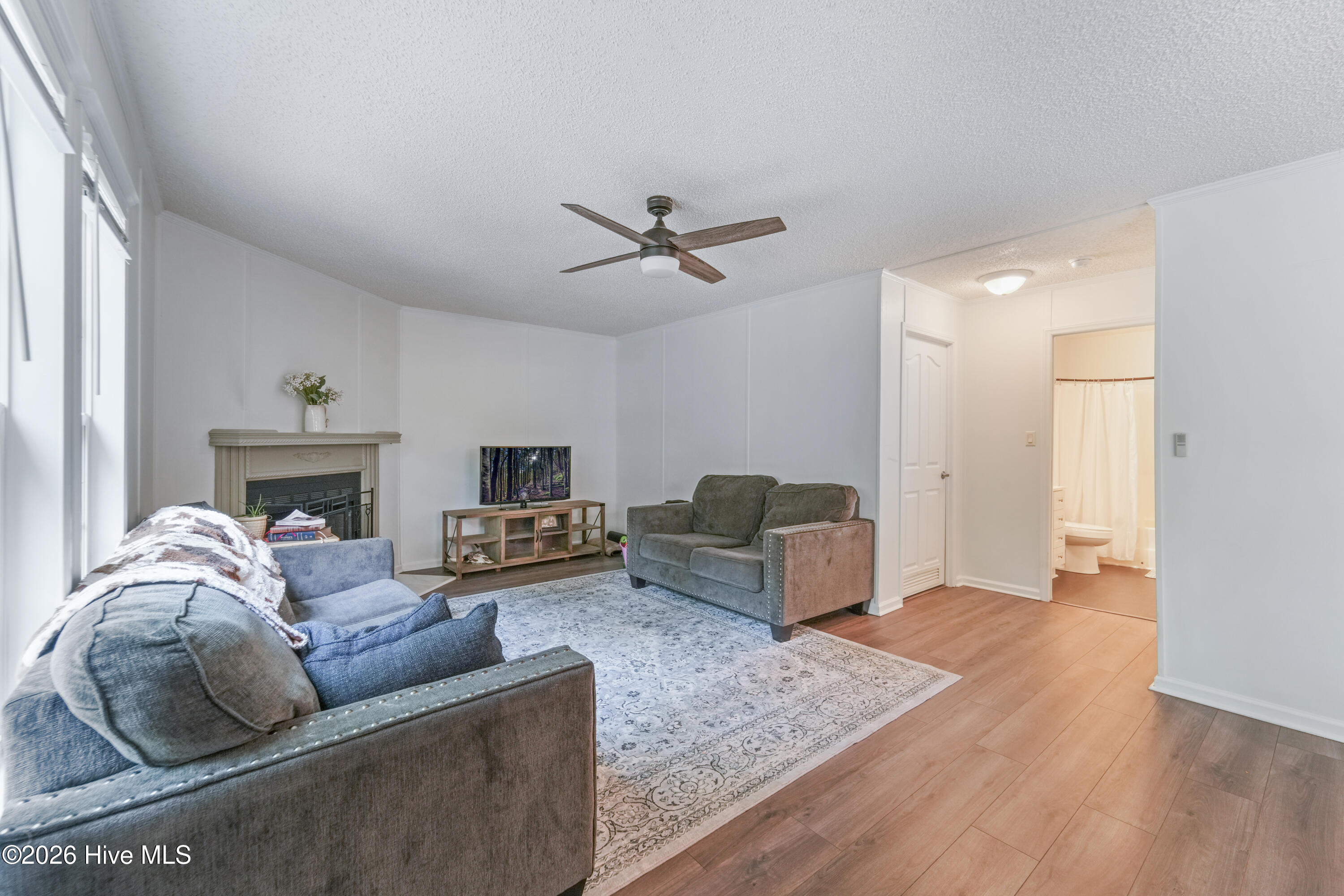 100570687 | Photo 29