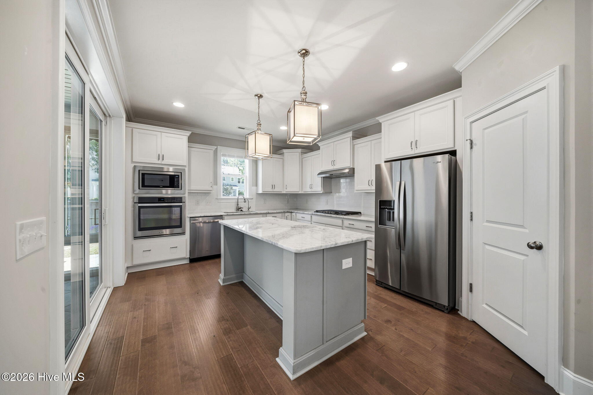 100567519 | Photo 13